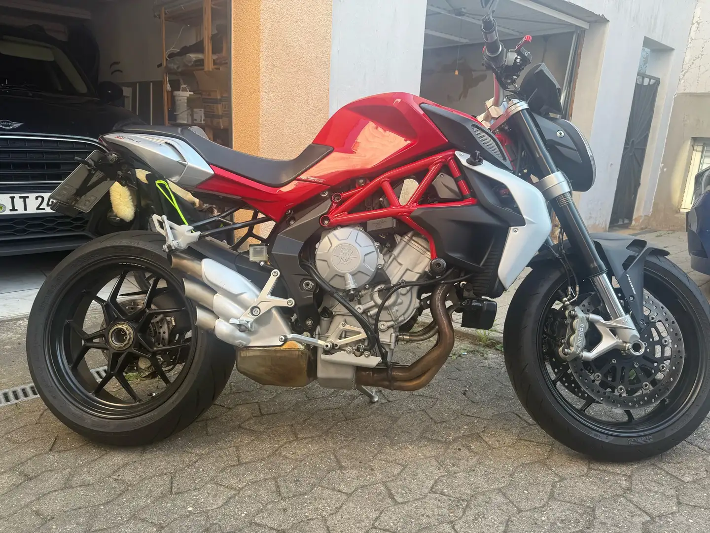 MV Agusta 800 Brutale Rood - 1