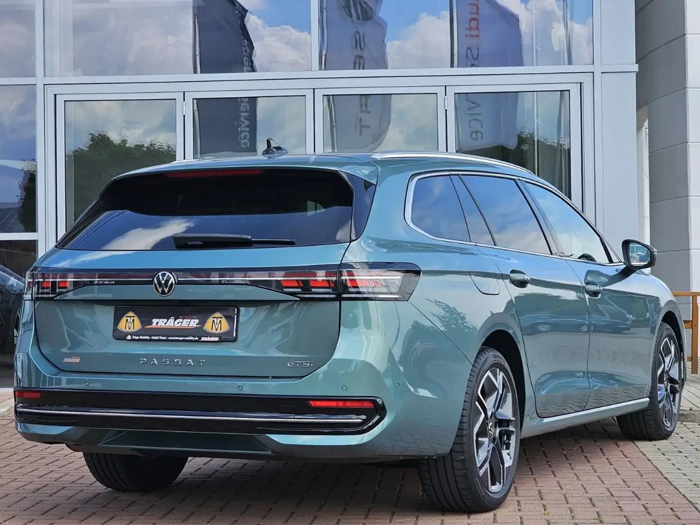 Volkswagen Passat Variant Passat Var. Elegance 1.5 eTSI DSG IQ.Light,AHK Verde - 2