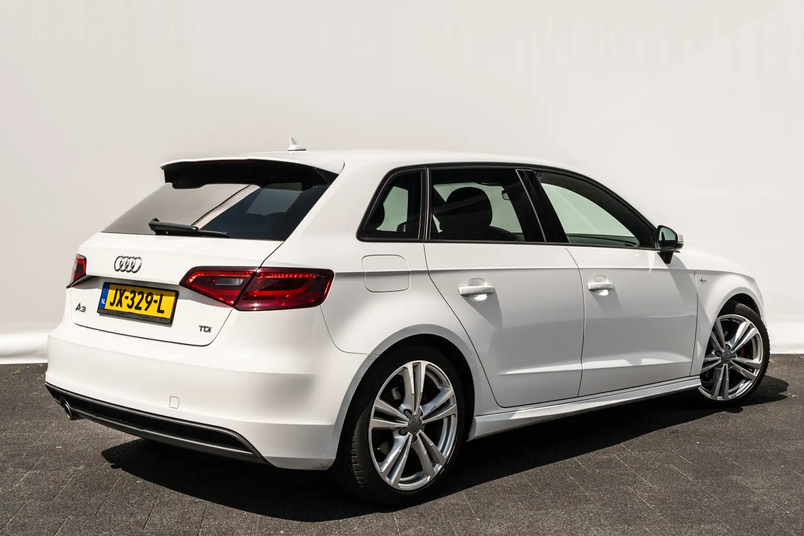 Audi A3 Sportback 1.6 TDi 110 Pk S-Line I S-Line Sportstoe Blanc - 2