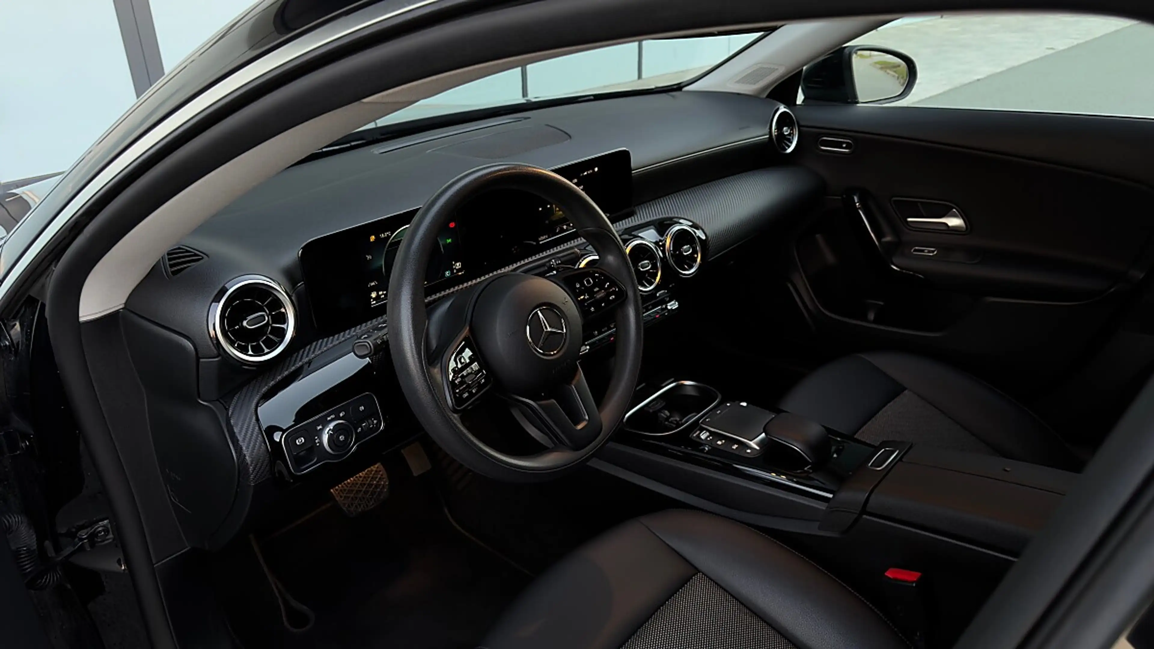 Mercedes-Benz CLA 180 d Shooting Brake — photo 14