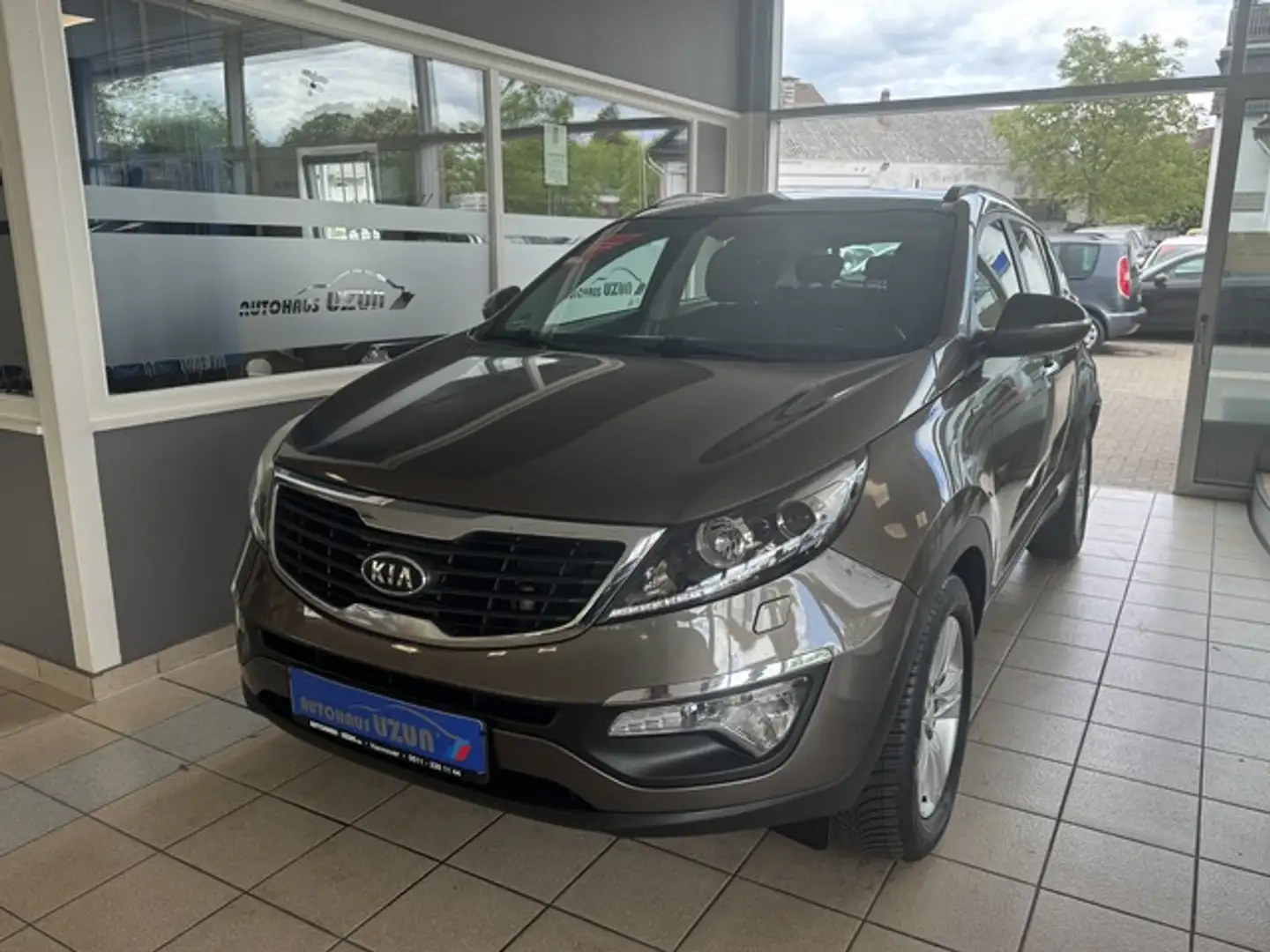 Kia Sportage 2.0 CRDi 4WD Spirit AHK PDC LED Schwarz - 2