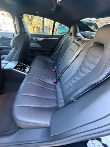 BMW 8 Series view 17