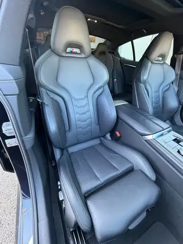 BMW 8 Series view 16