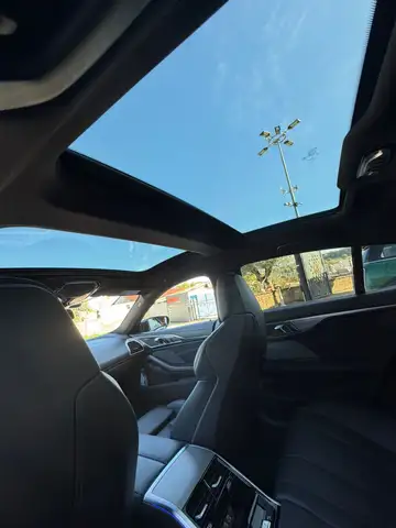 BMW 8 Series view 21