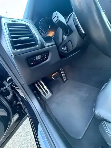 BMW 8 Series view 14