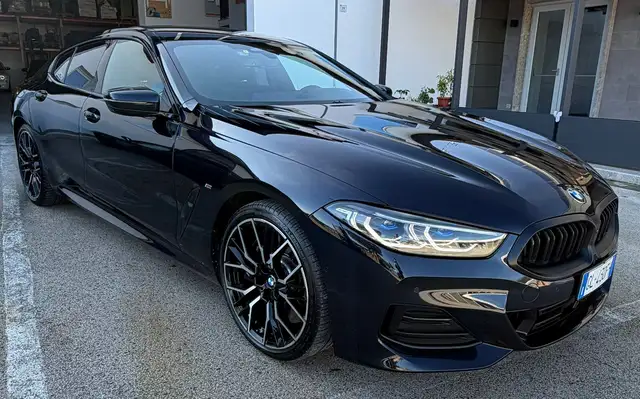 BMW 8 Series view 3