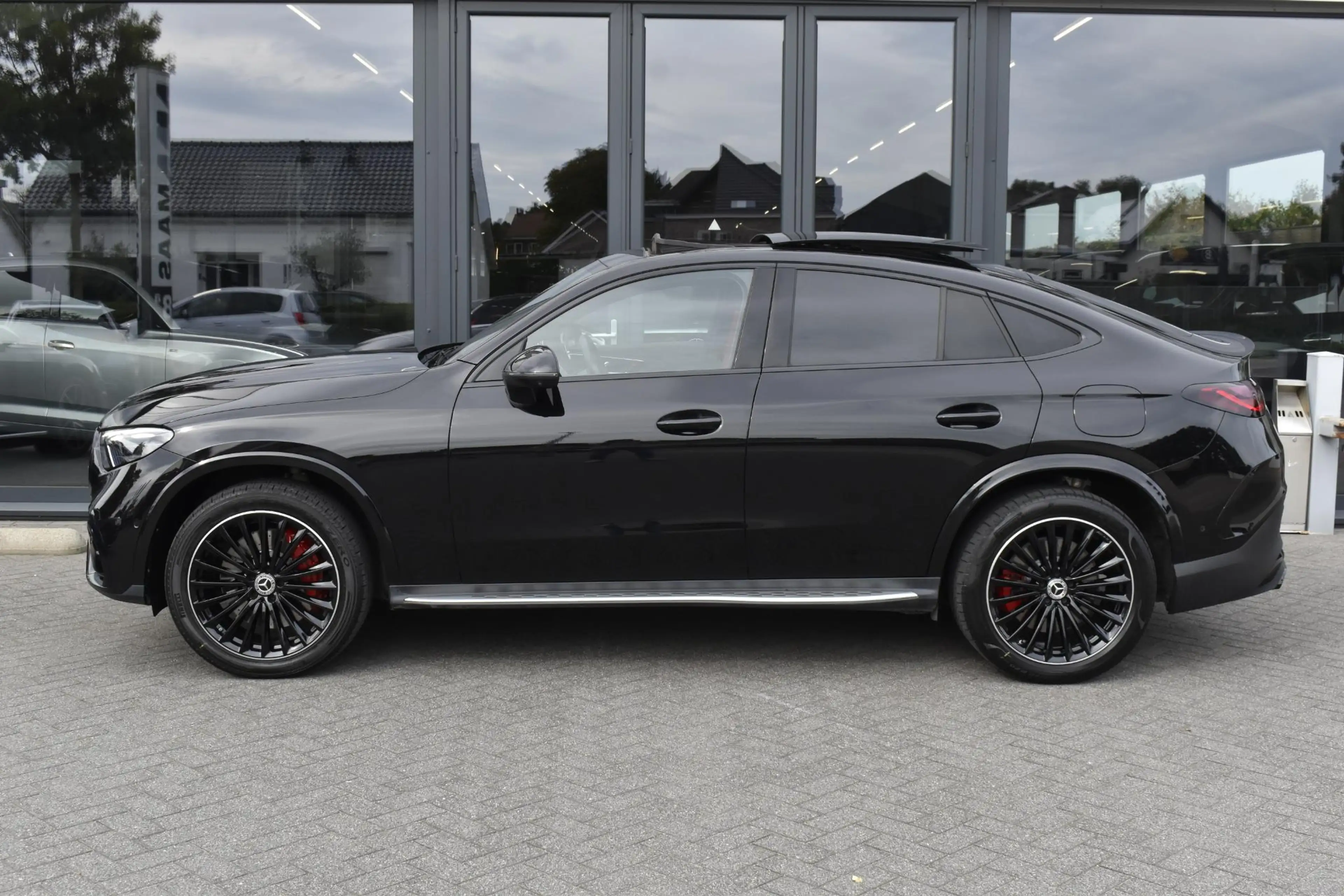 Mercedes-Benz GLC 300 Coupé 300e 4MATIC AMG Line — photo 3