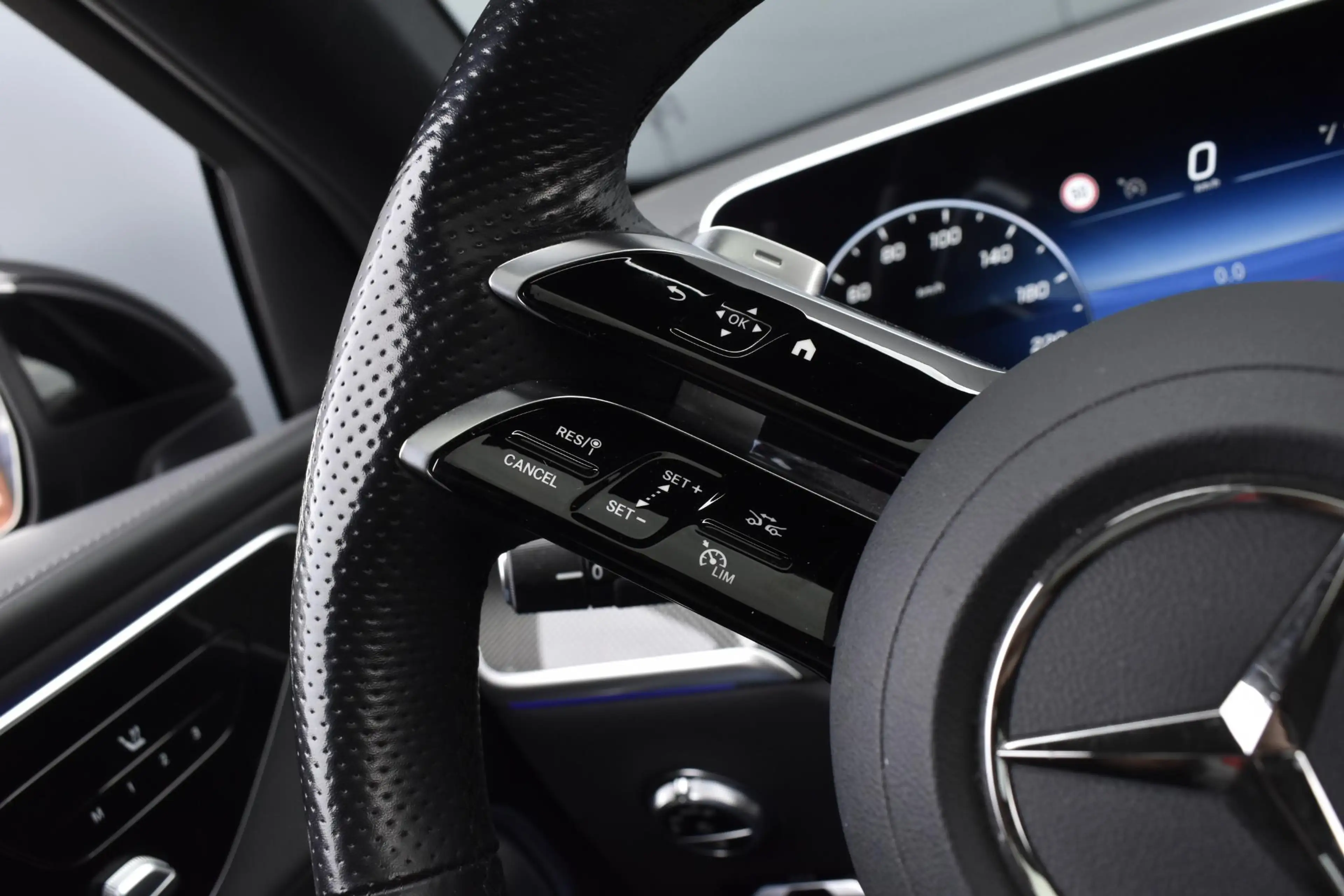 Mercedes-Benz GLC 300 Coupé 300e 4MATIC AMG Line — photo 15
