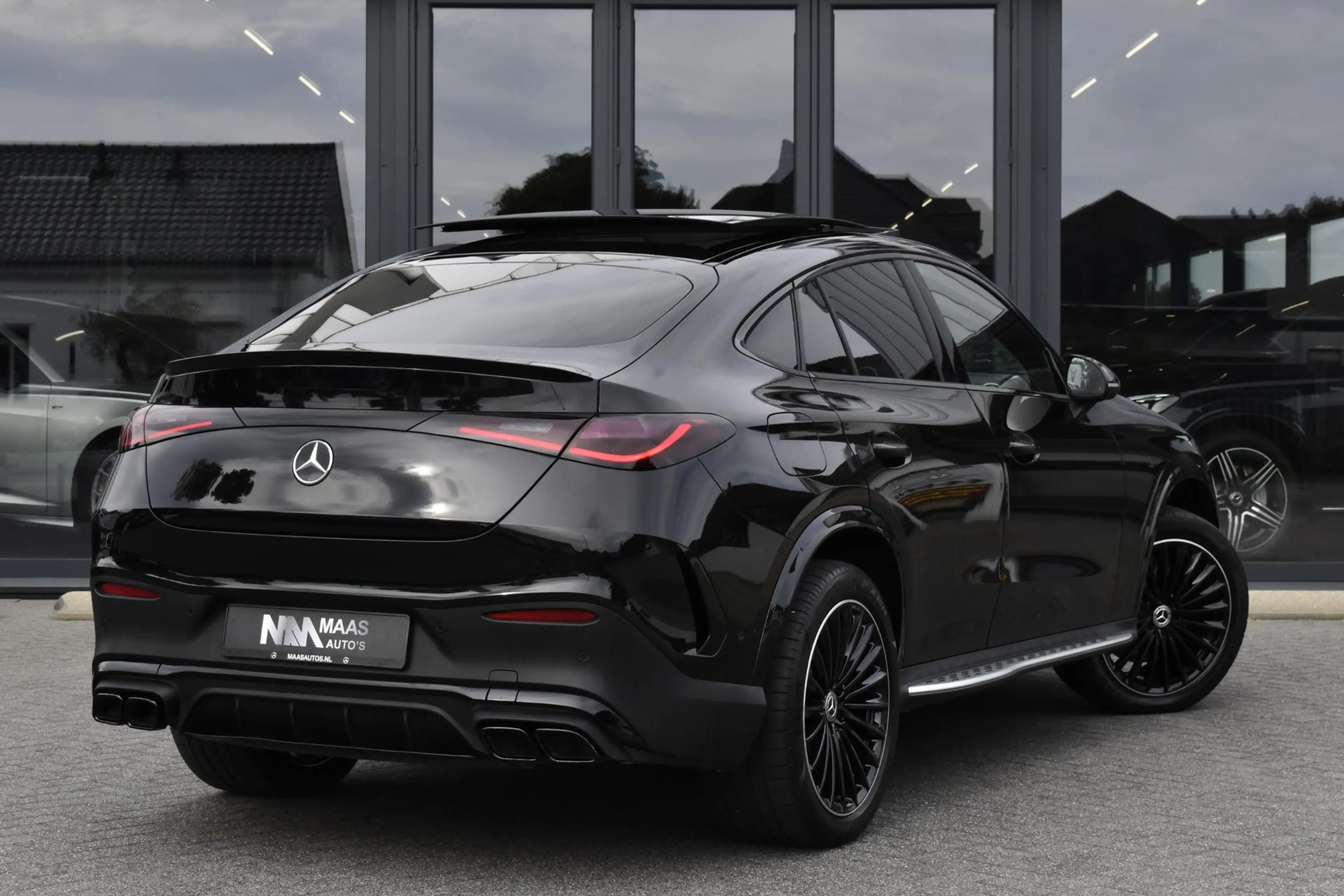 Mercedes-Benz GLC 300 Coupé 300e 4MATIC AMG Line — photo 4