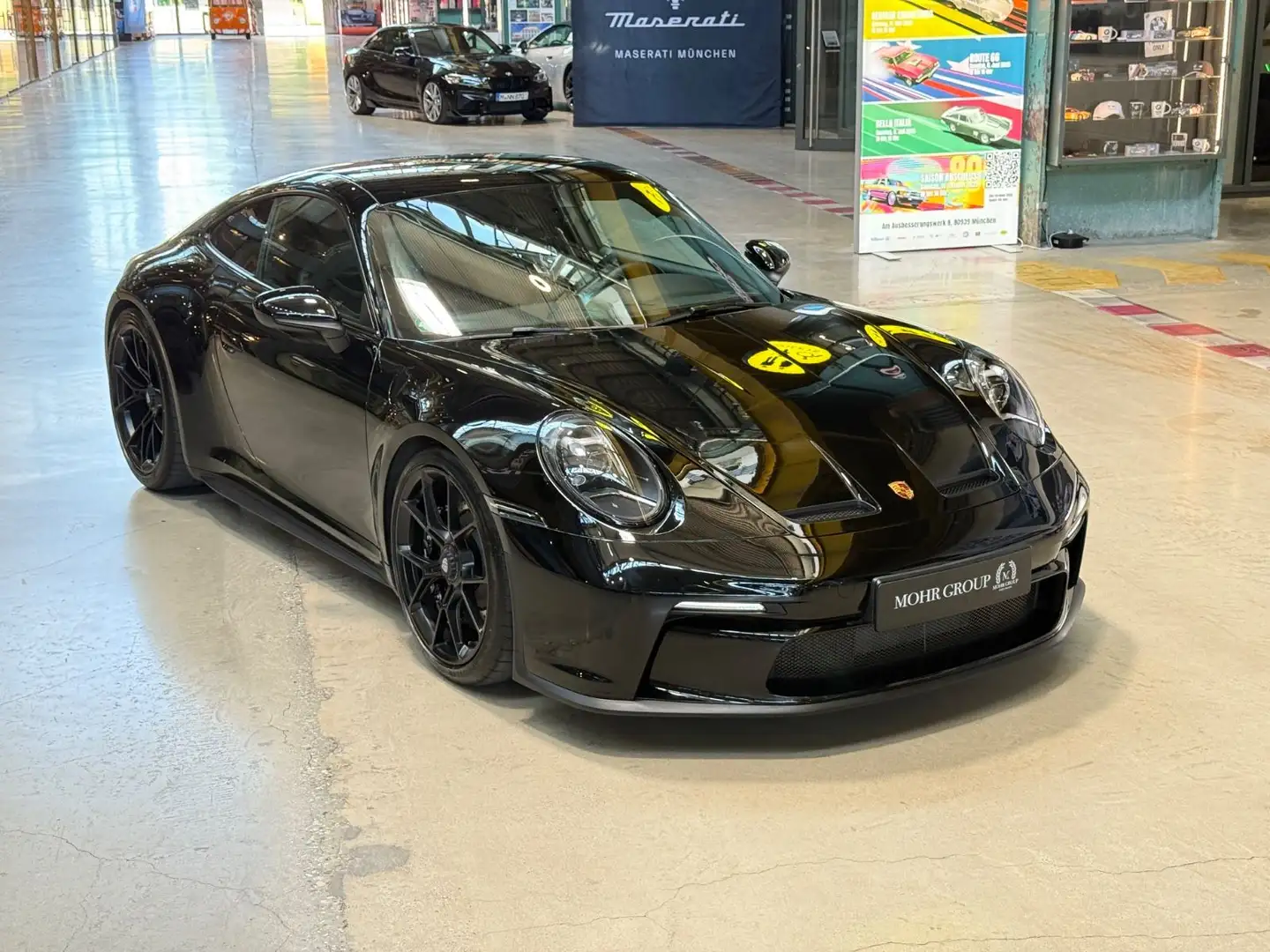 Porsche 992 911 GT3 Touring/LIFT/APPROVED/VAT DEDUCTIBLE Zwart - 2