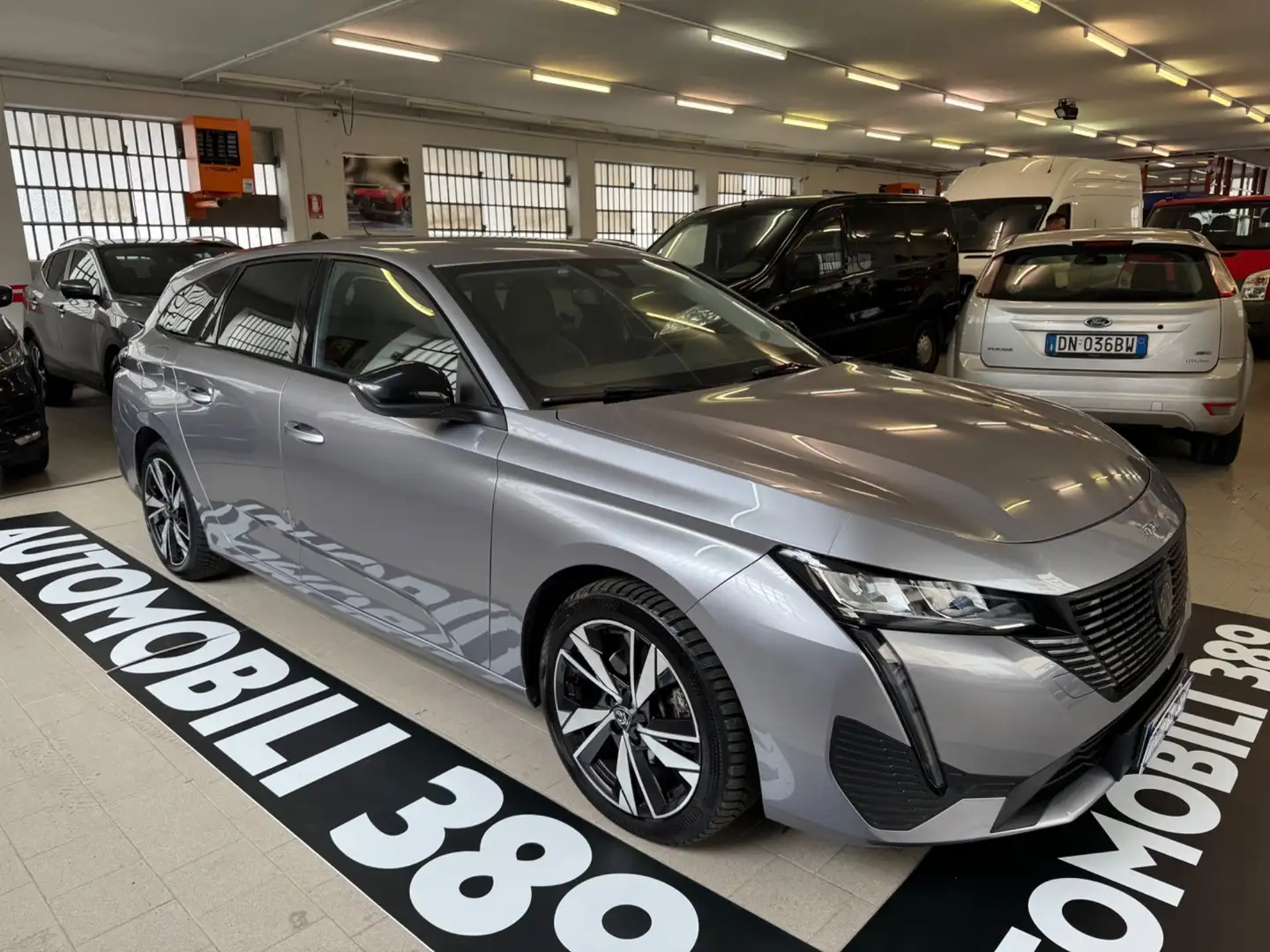 Peugeot 308 308 BlueHDi 130 S&S EAT8 SW Allure Grau - 2