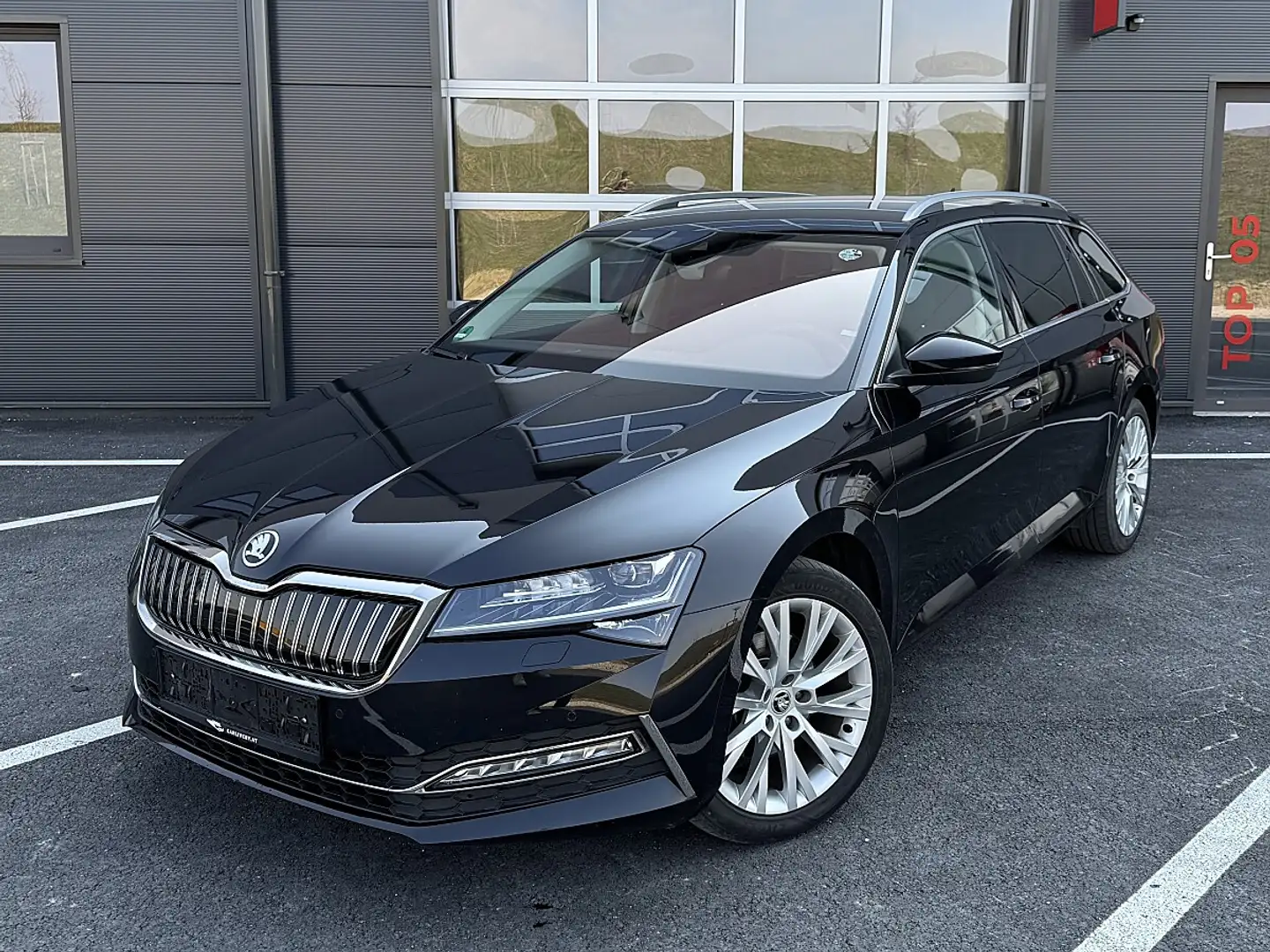 Skoda Superb Kombi 1,4 TSI PHEV Style DSG * ACC * Keyless * ... Schwarz - 1