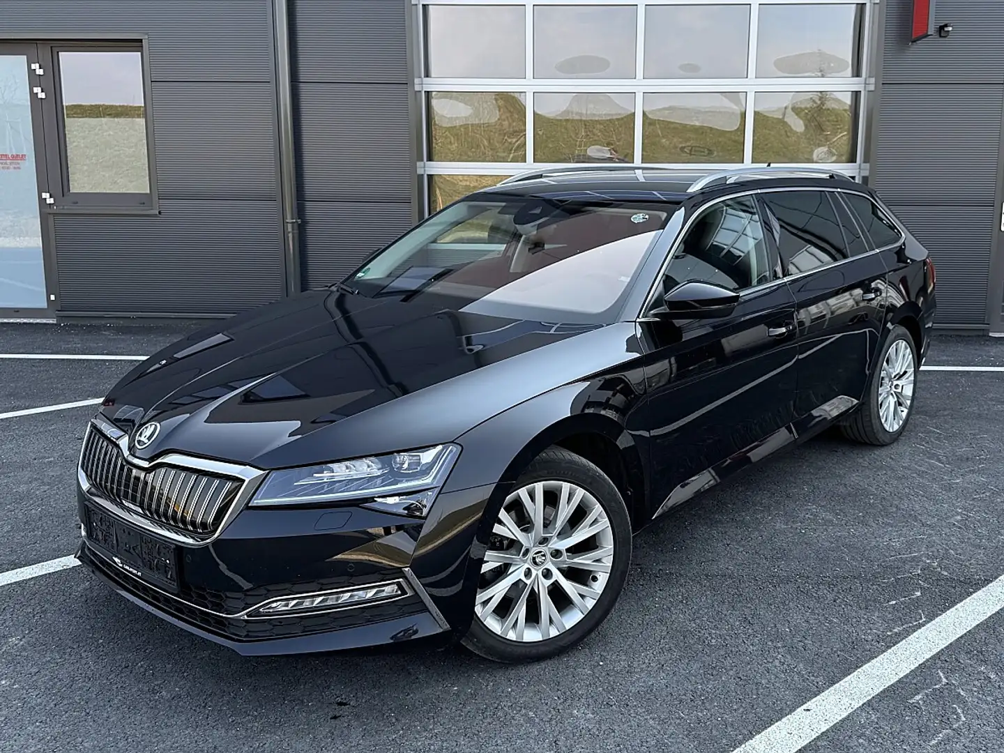 Skoda Superb Kombi 1,4 TSI PHEV Style DSG * ACC * Keyless * ... Schwarz - 2
