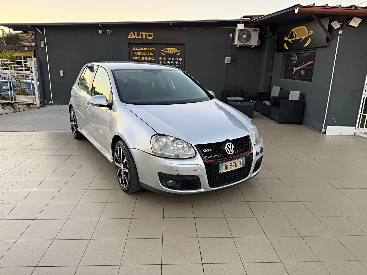 Volkswagen Golf 5p 1.9 tdi Sportline - 1