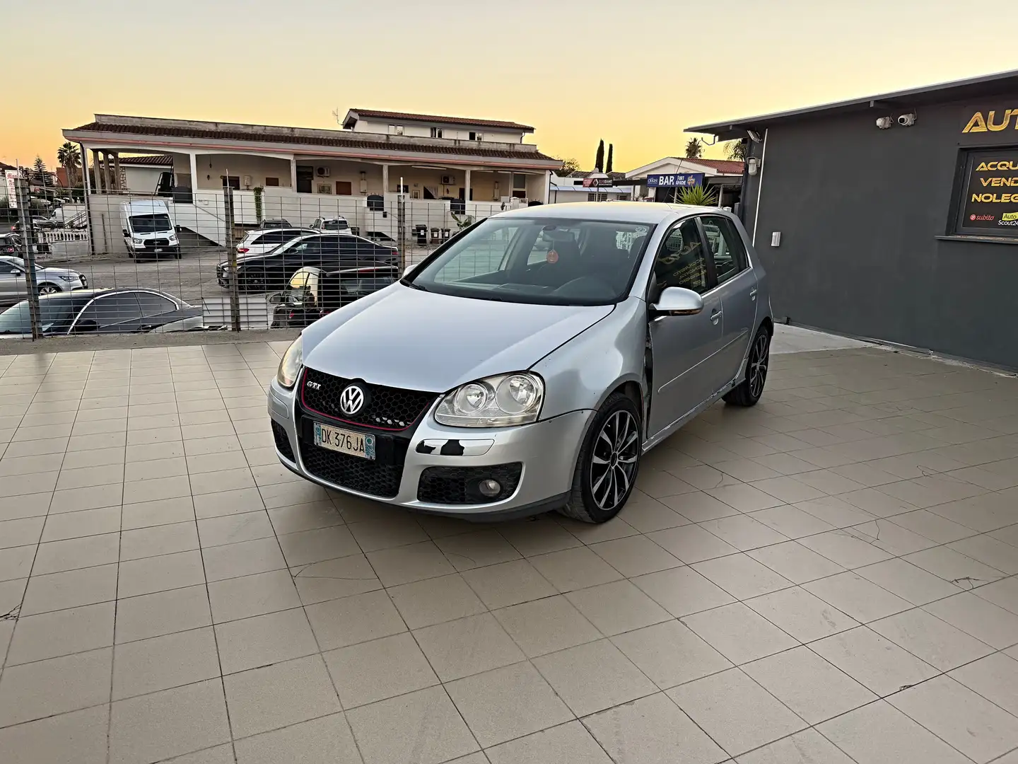 Volkswagen Golf 5p 1.9 tdi Sportline - 2