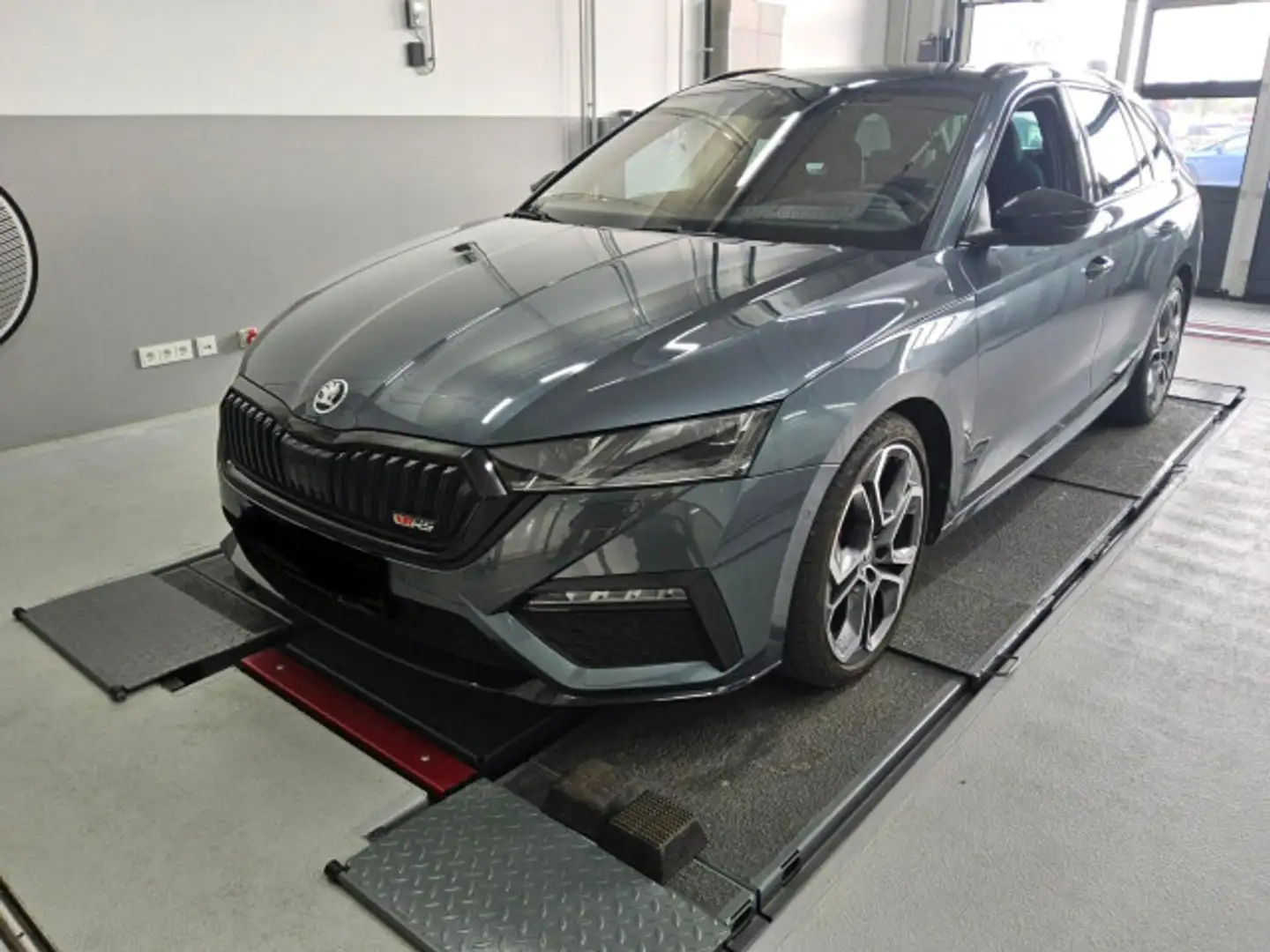 Skoda Octavia Combi RS 2.0 TDI 4x4 Grijs - 2