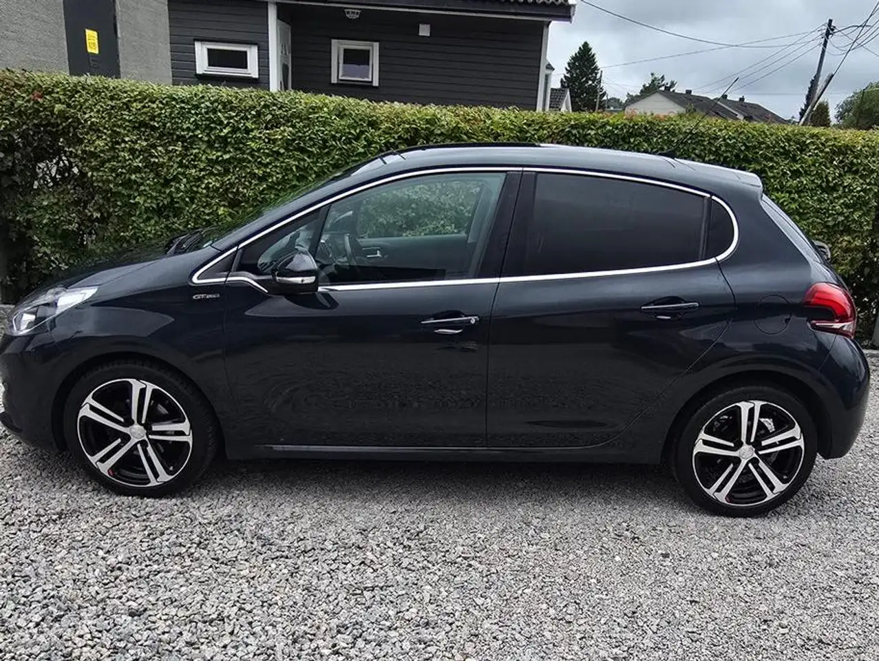 Peugeot 208 208