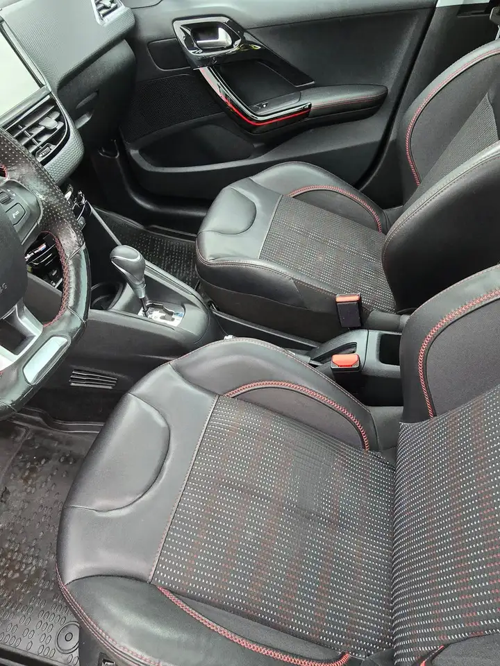 Peugeot 208 208 — photo 7