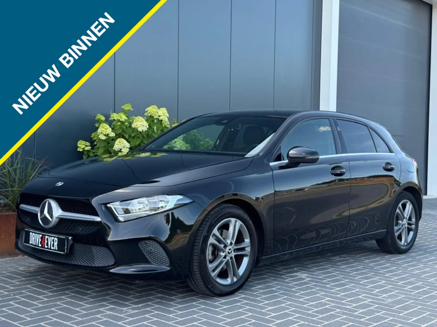 Mercedes-Benz A 160 d Premium m20 NAVI WIDESCREEN CAMERA PDC CLIMATE E Zwart - 1
