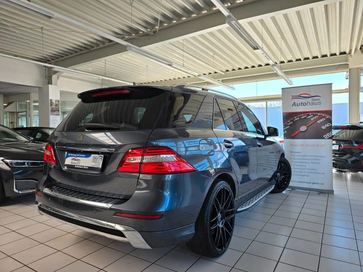 Mercedes-Benz ML 500 BlueEfficiency AMG Sportpaket Designo HK Grigio - 2