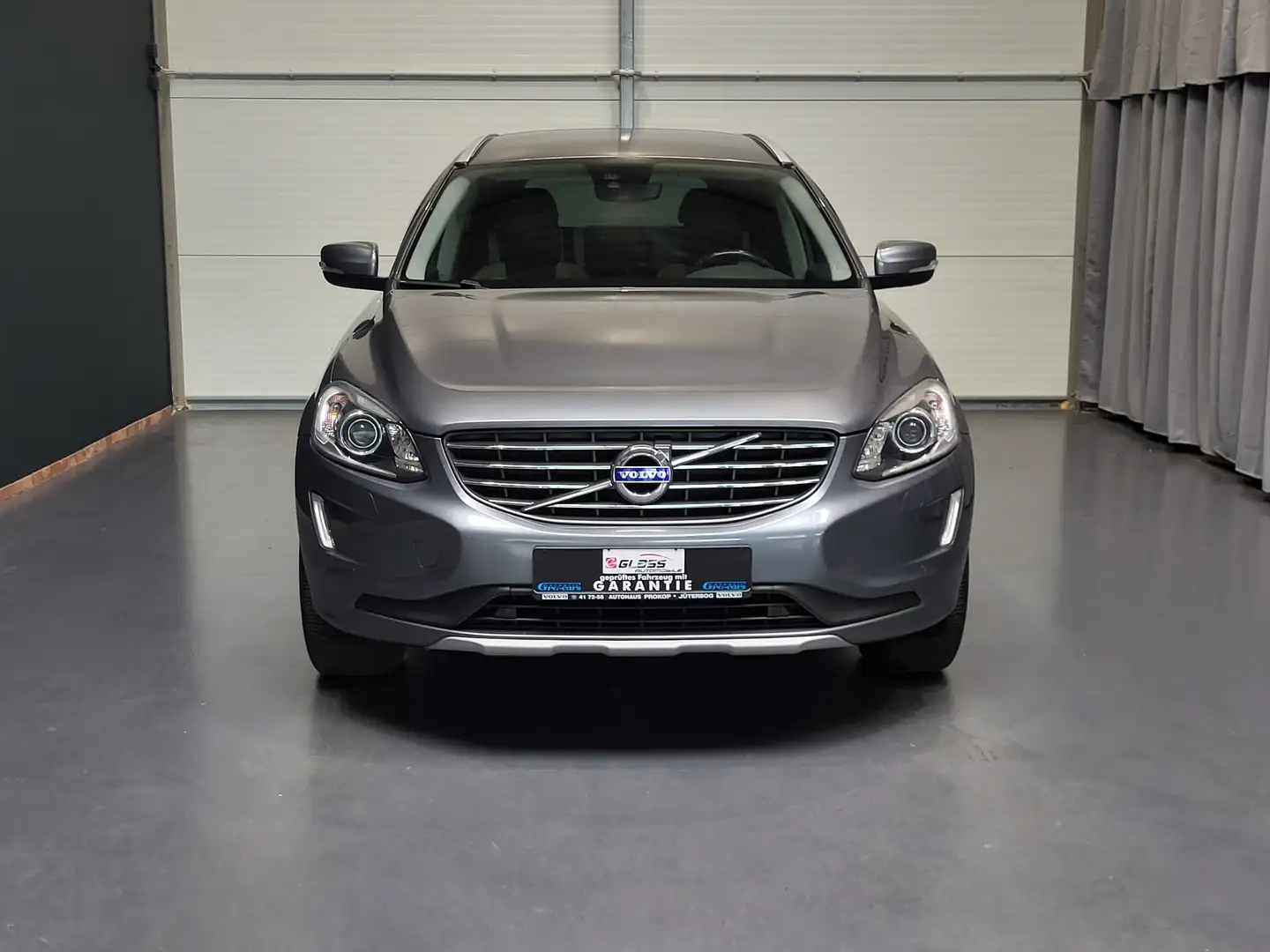 Volvo XC60 D5 Summum AWD *Leder| Navi| Xenon| AHK* Grau - 2
