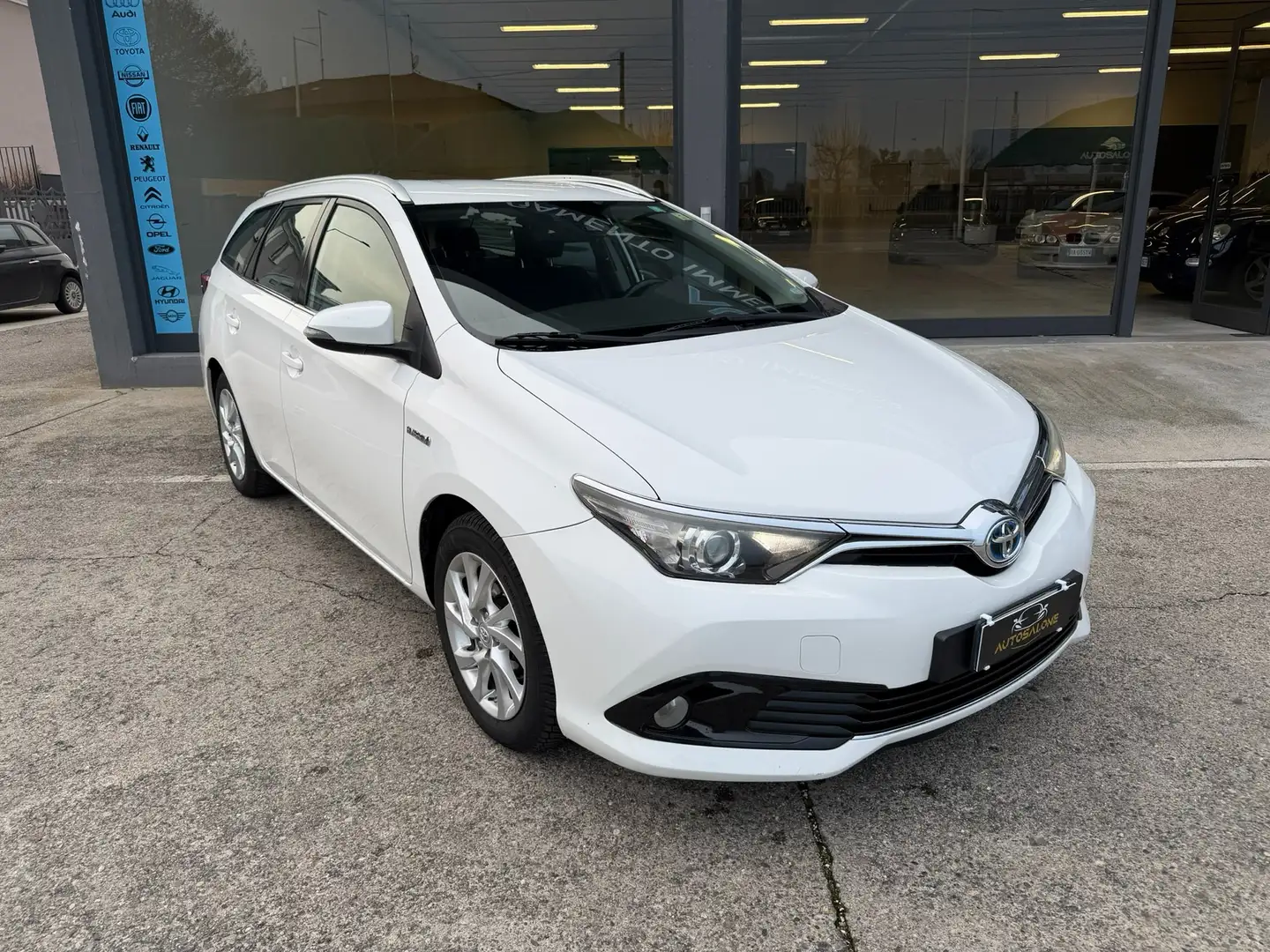 Toyota Auris Auris II Touring Sports 1.8h Business cvt Weiß - 1
