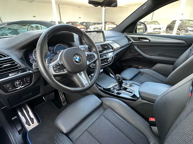 BMW X4 view 12