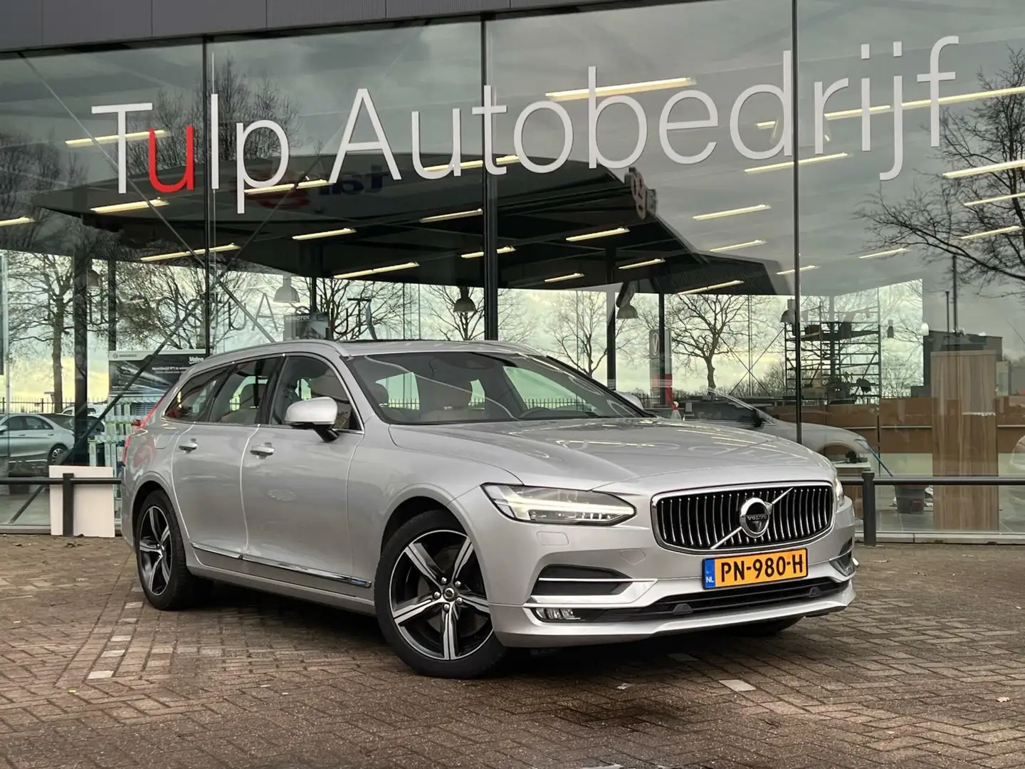 Volvo V90 2.0 T6 AWD Inscription Clima Pano 1eEig Dealer NAP Grijs - 2
