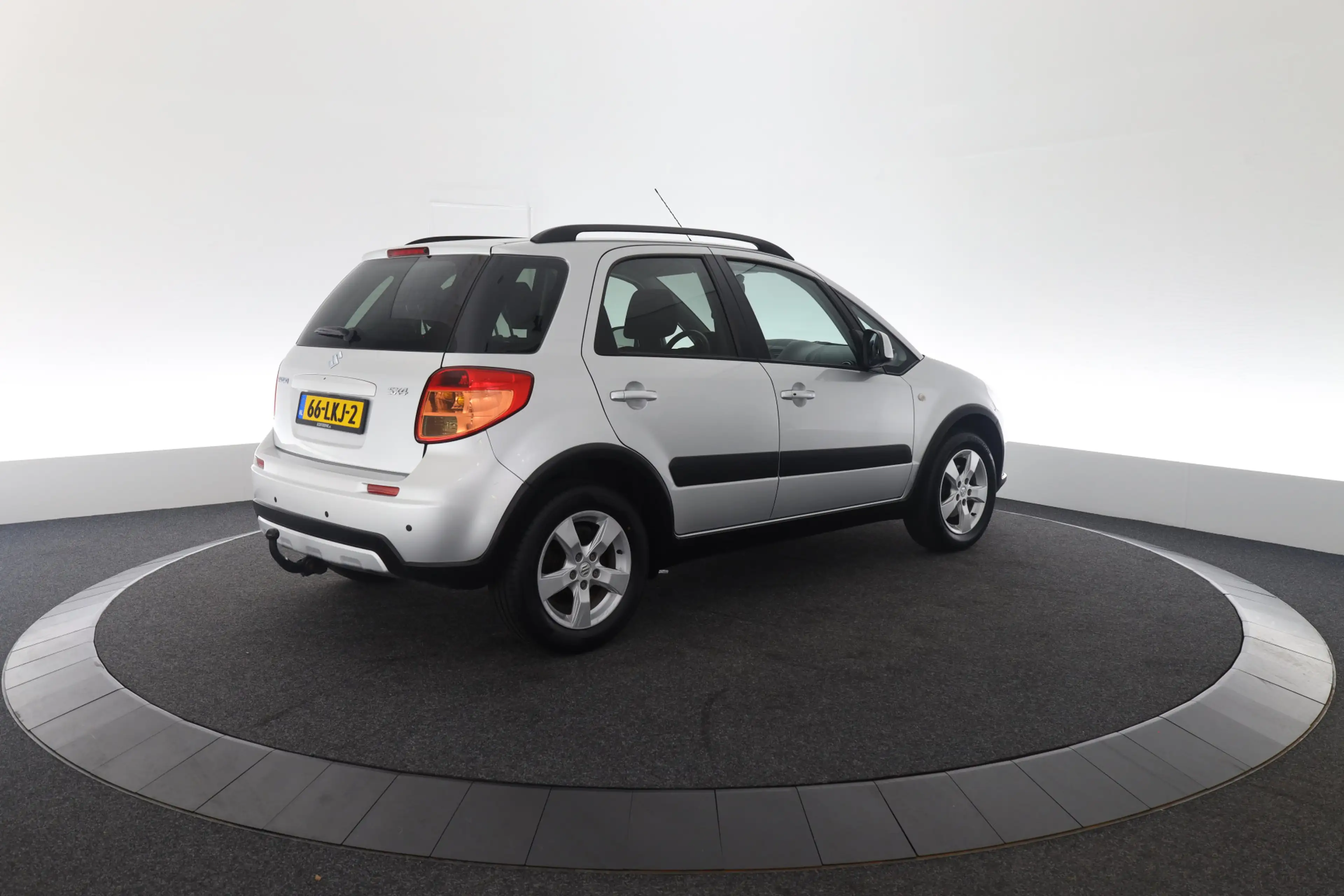 Suzuki SX4 1.6 Exclusive — photo 3