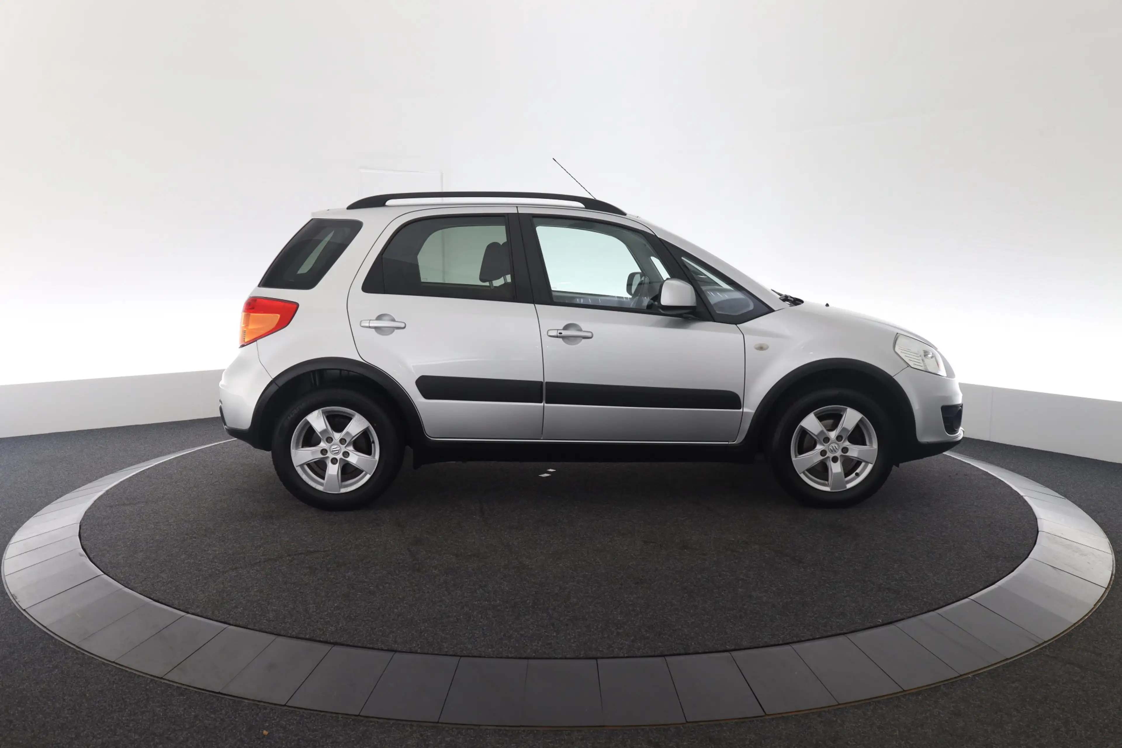 Suzuki SX4 1.6 Exclusive — photo 4