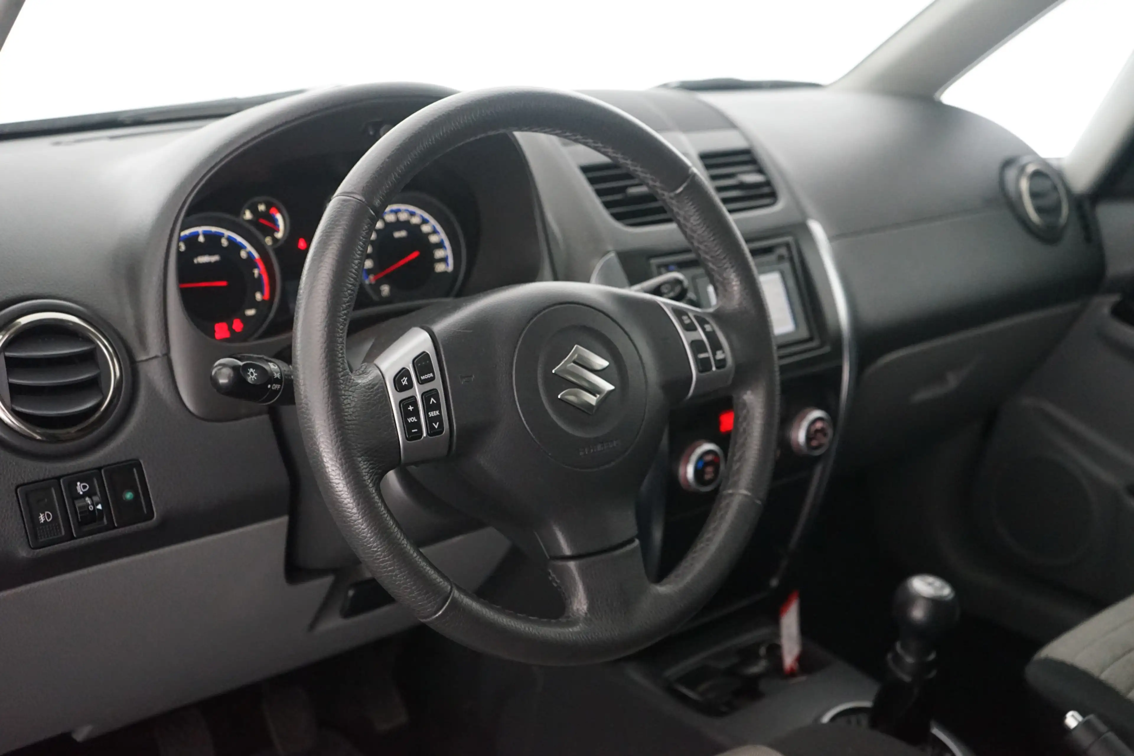 Suzuki SX4 1.6 Exclusive — photo 14