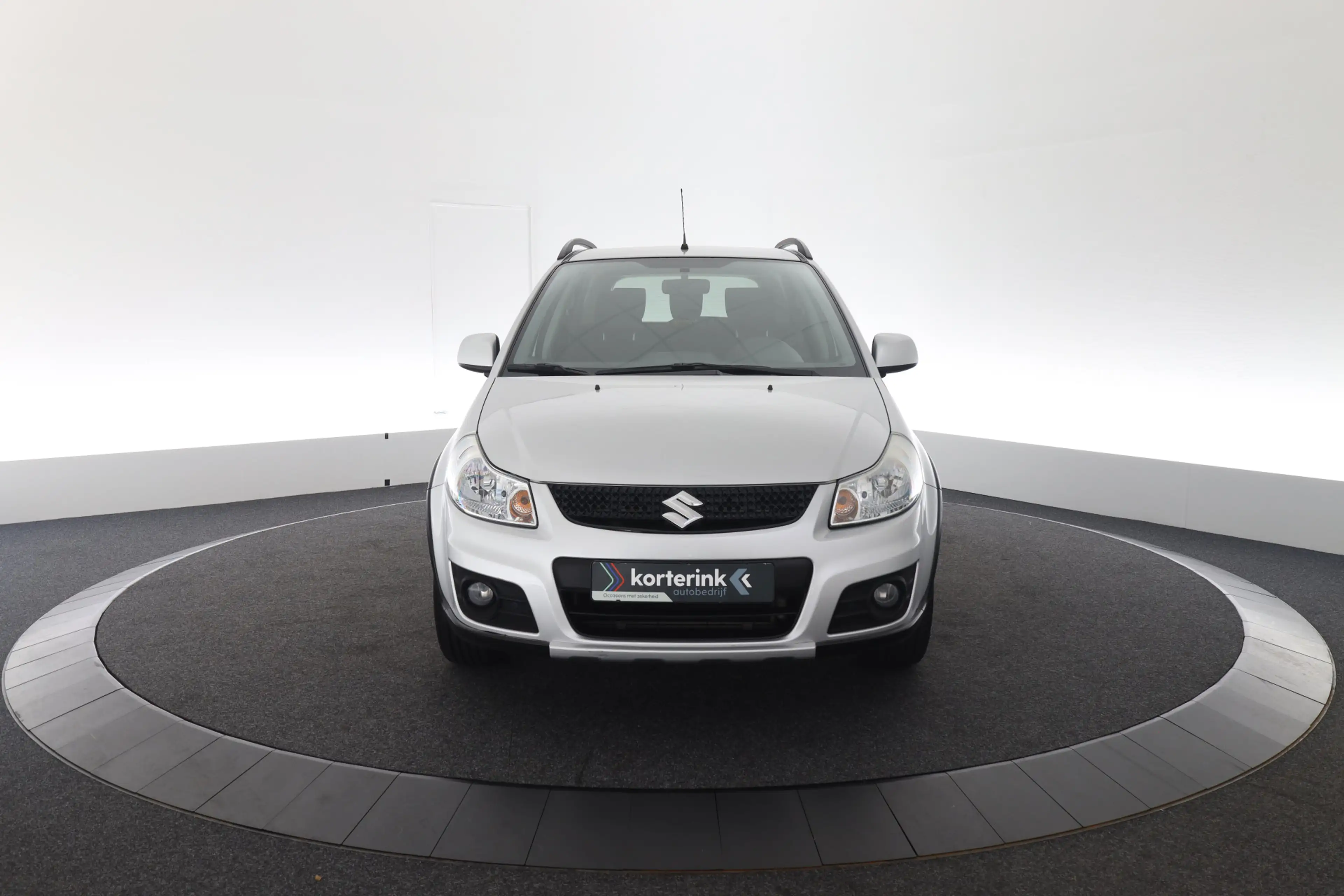 Suzuki SX4 1.6 Exclusive — photo 6