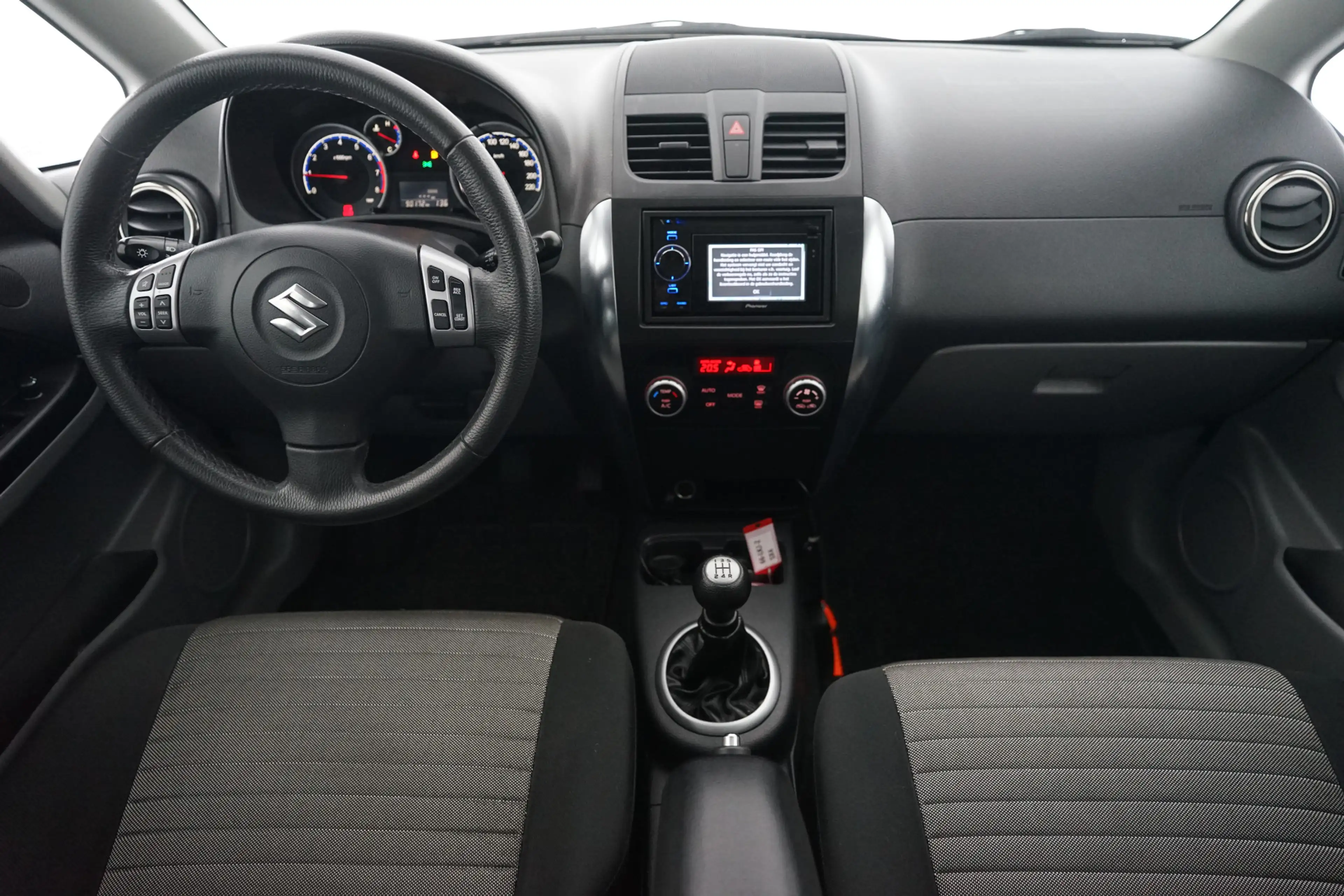 Suzuki SX4 1.6 Exclusive — photo 2