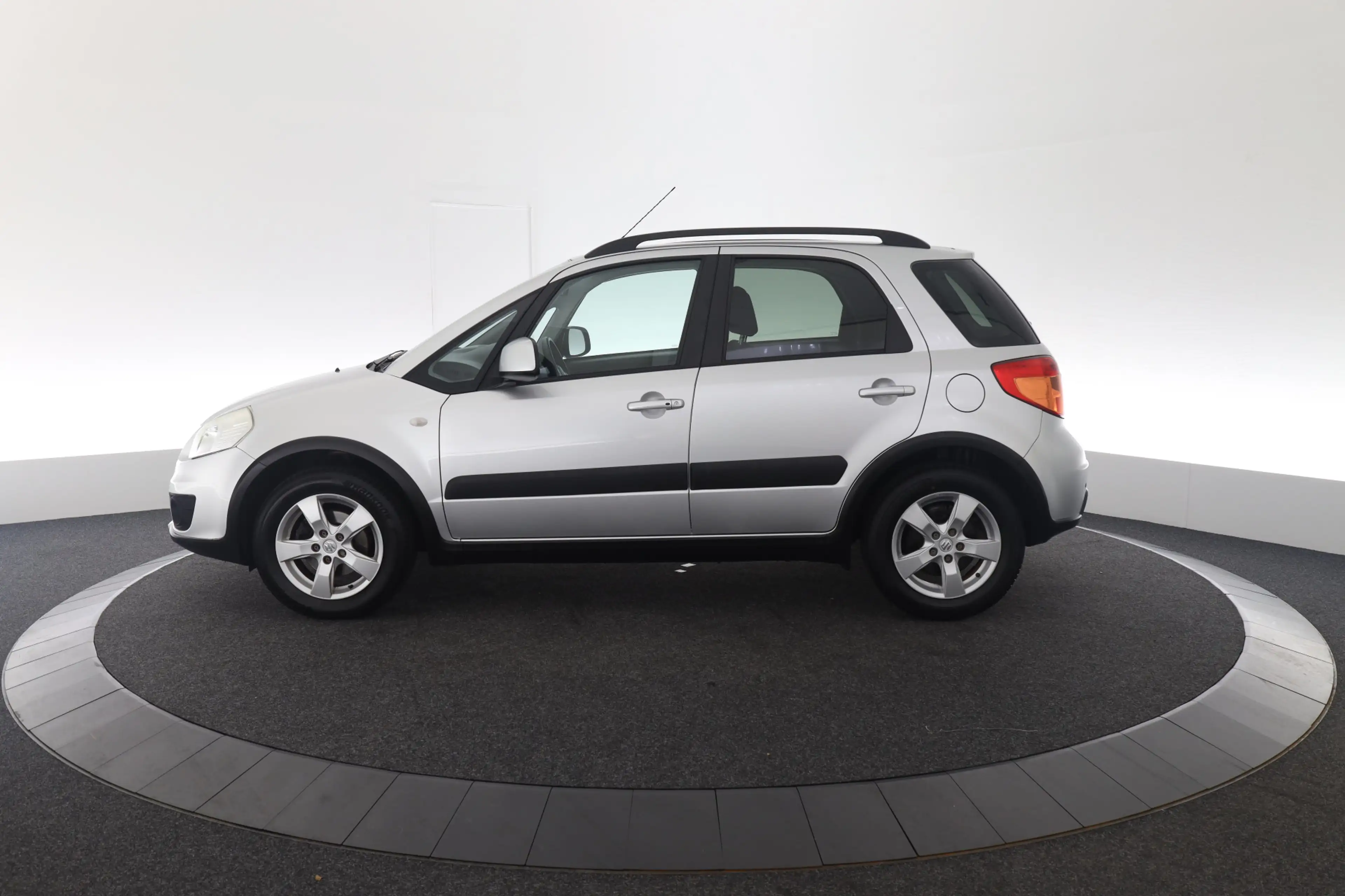 Suzuki SX4 1.6 Exclusive — photo 5