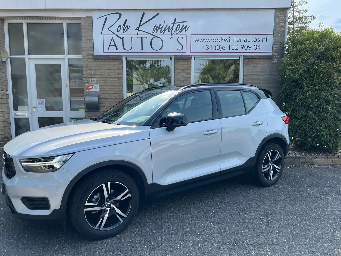 Volvo XC40 1.5 T3 R-Design Grijs - 2