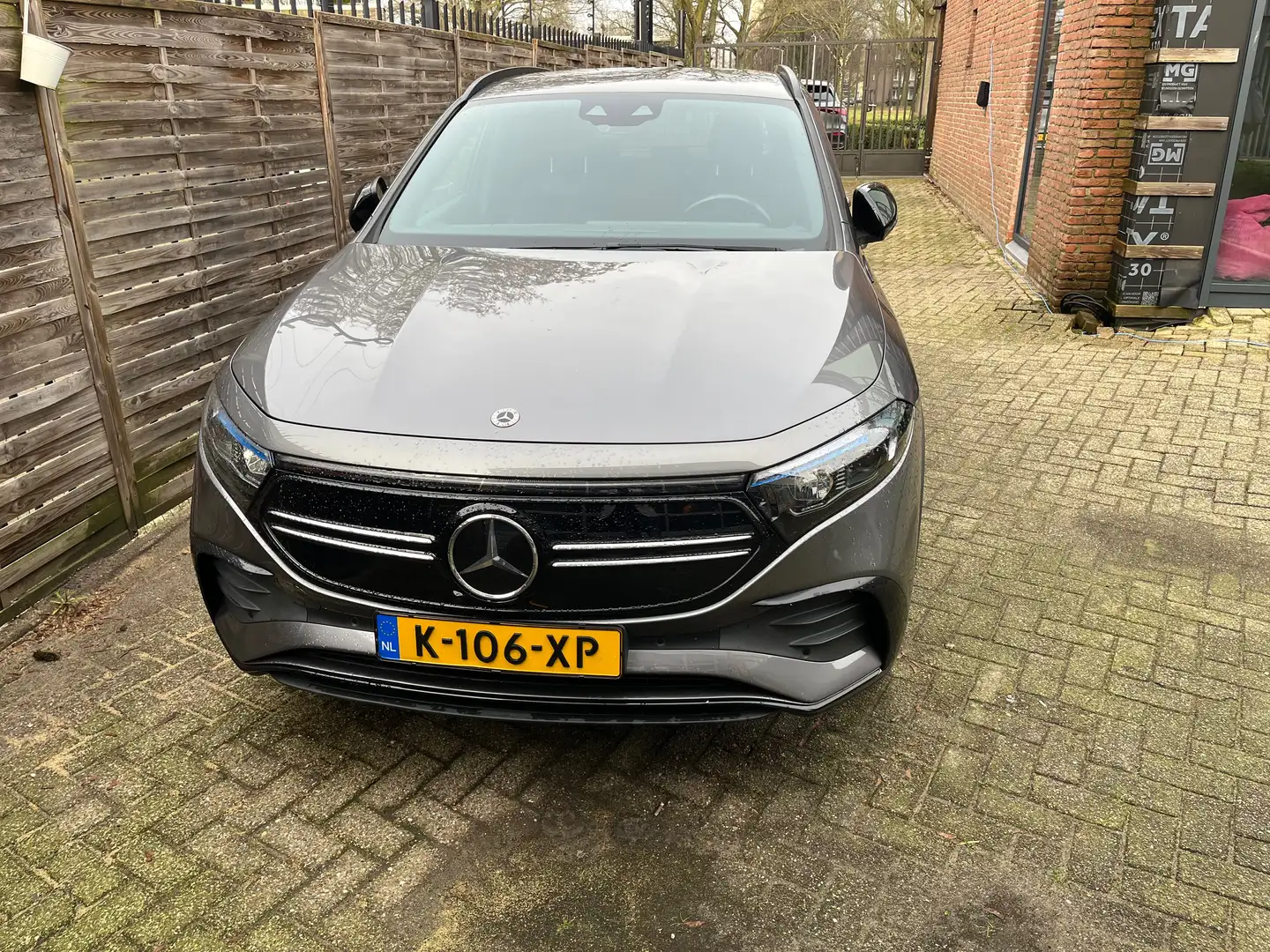 Mercedes-Benz EQA 250 EQA 250 Bns Sol. AMG Gris - 2