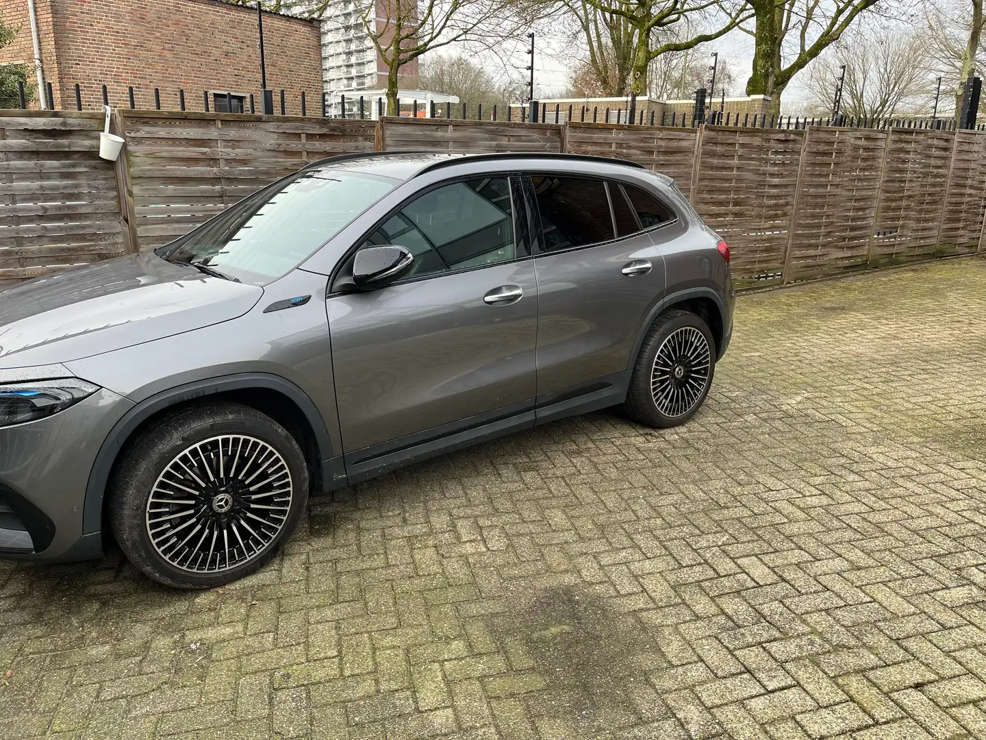 Mercedes-Benz EQA 250 EQA 250 Bns Sol. AMG Gris - 1