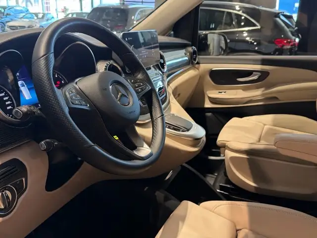 Mercedes-Benz V-Class view 8