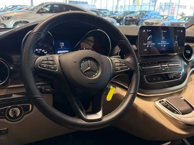 Mercedes-Benz V-Class view 9