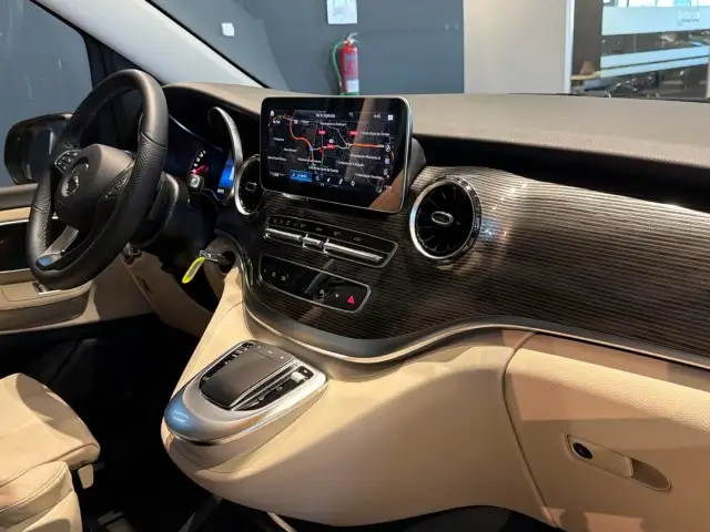 Mercedes-Benz V-Class view 10