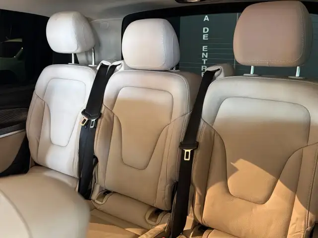 Mercedes-Benz V-Class view 15