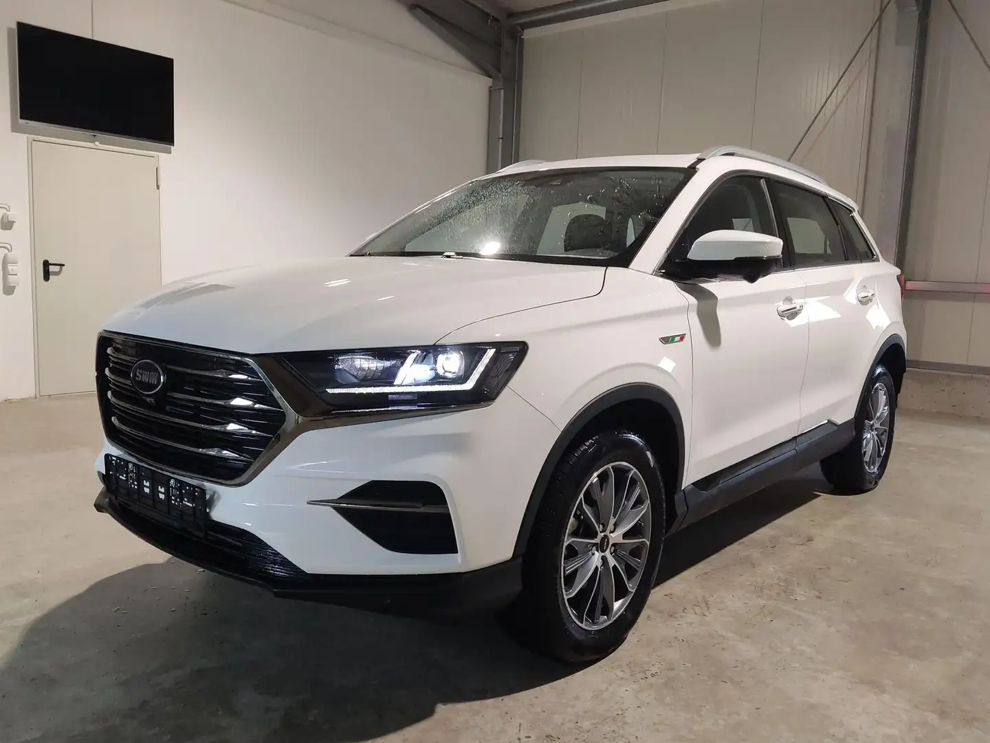SWM G01 A 1.5T Automatik 133 PS Navi-AppleCarPlay-Andro... Bílá - 1