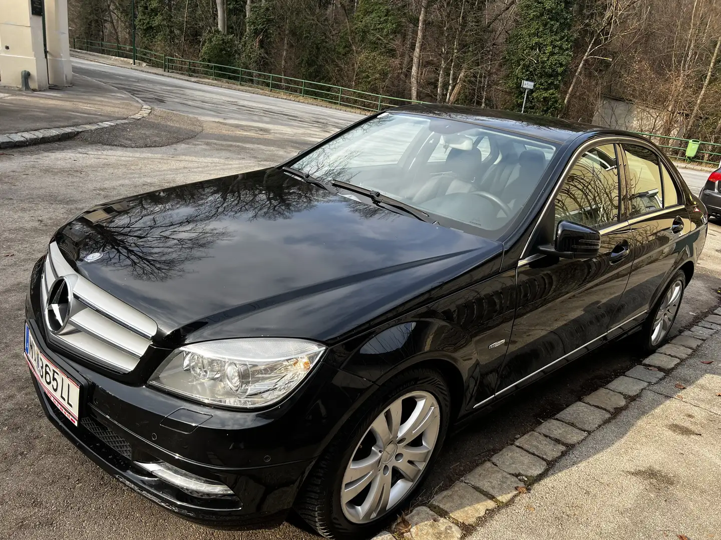 Mercedes-Benz C 250 CDI DPF 4Matic 7G-TRONIC BlueEFFICIENCY Elegance Schwarz - 2