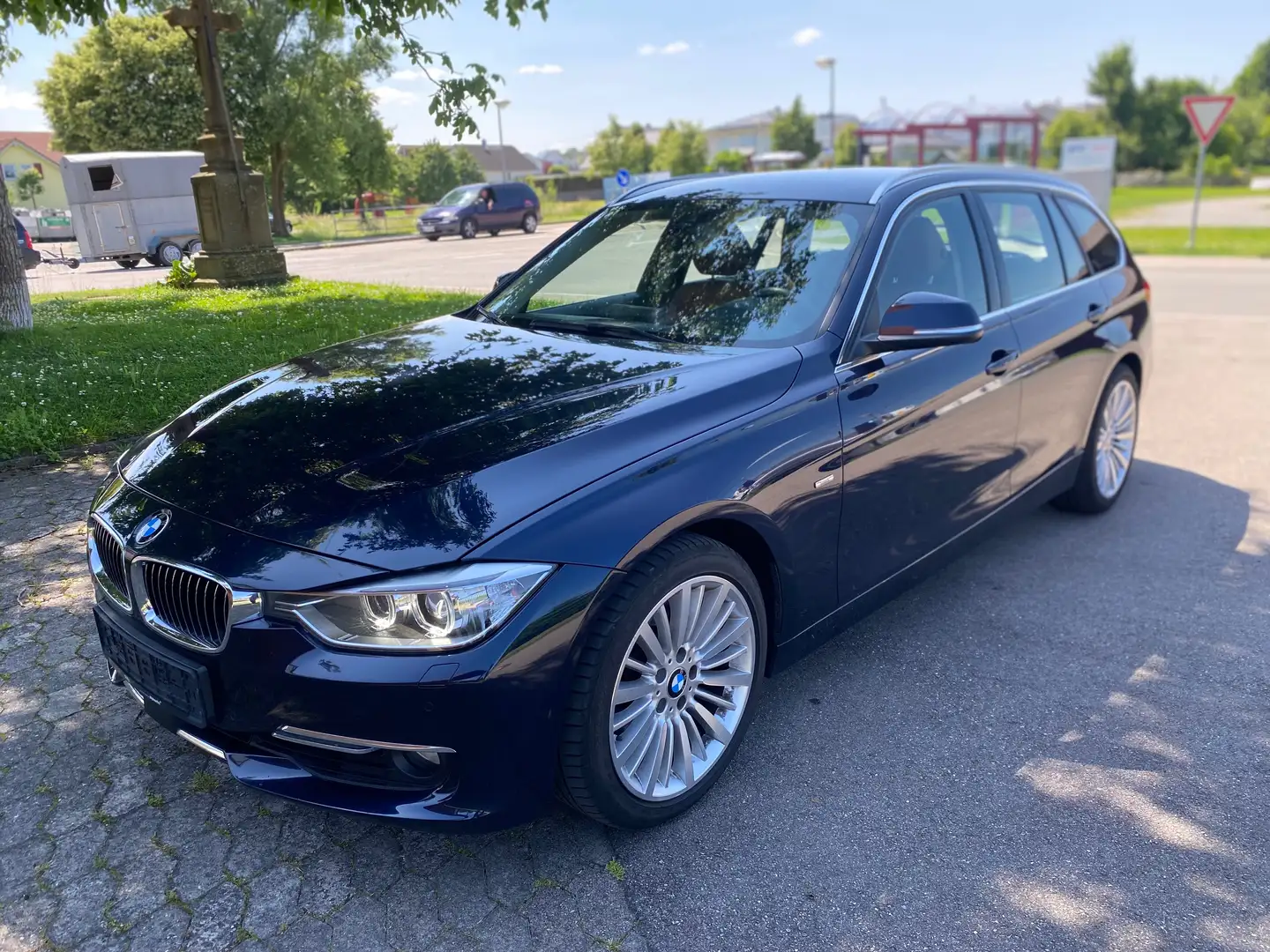 BMW 325 d Touring*Luxury-Line*Head-Up*Leder*Navi* plava - 2