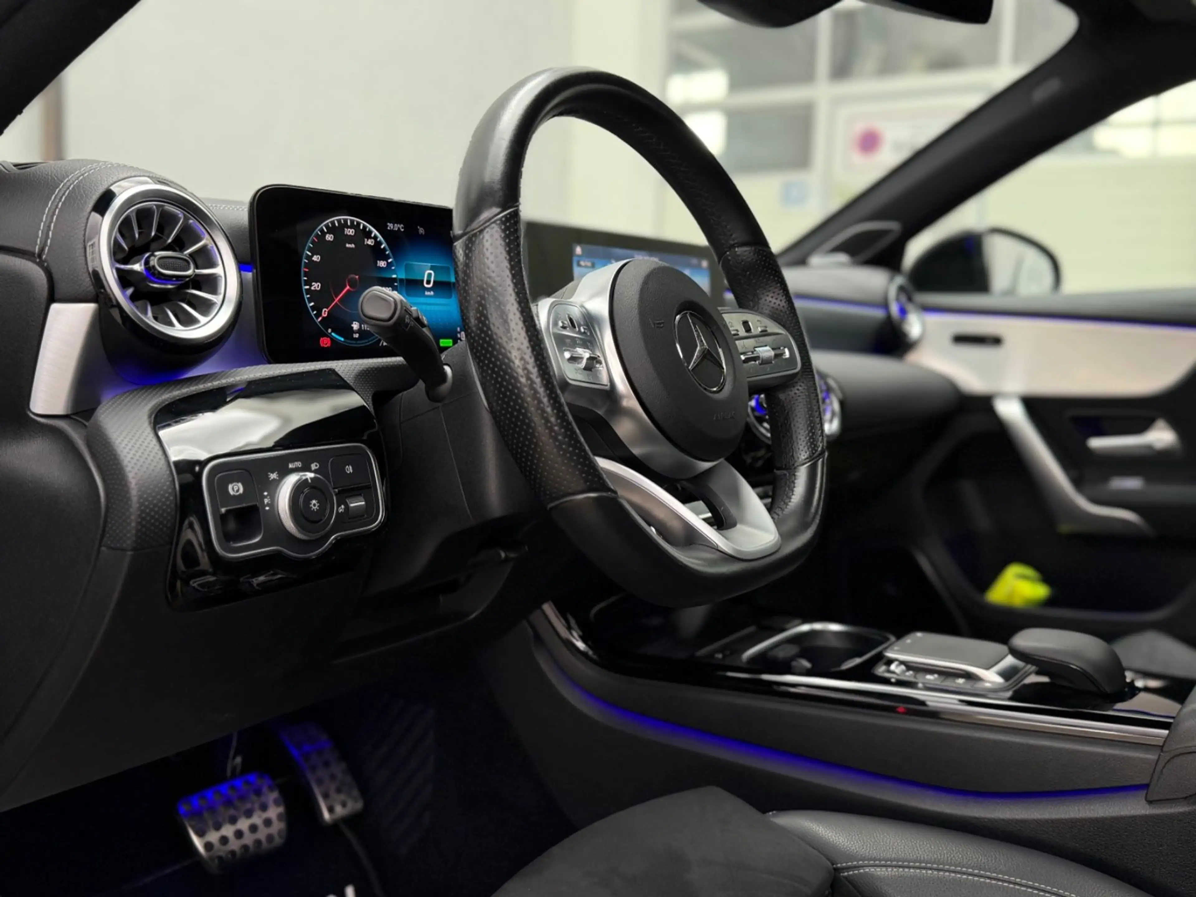 Mercedes-Benz A 250 e 8G AMG NIGHT "Edition 2020" *PANO*360°* — photo 7