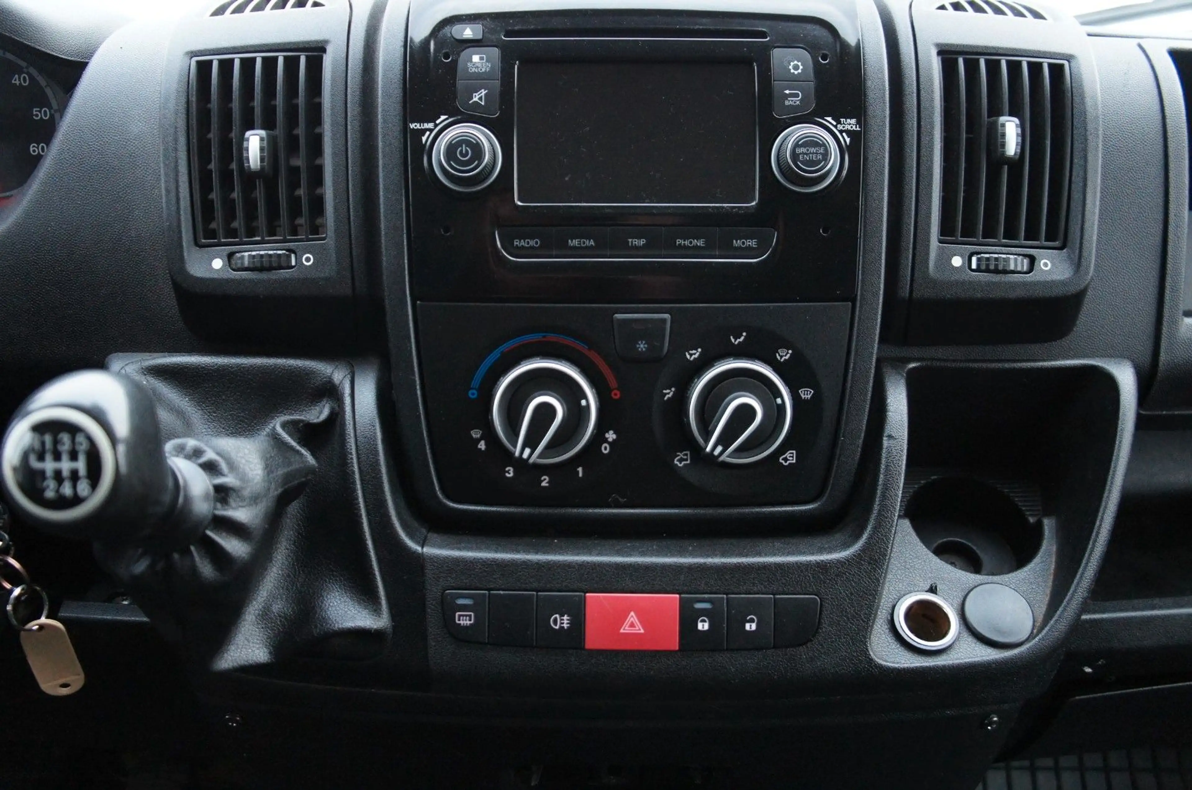 Peugeot Boxer 2.2 HDi 9-Sitzer Klima AHK L1H1 Euro5 — photo 12