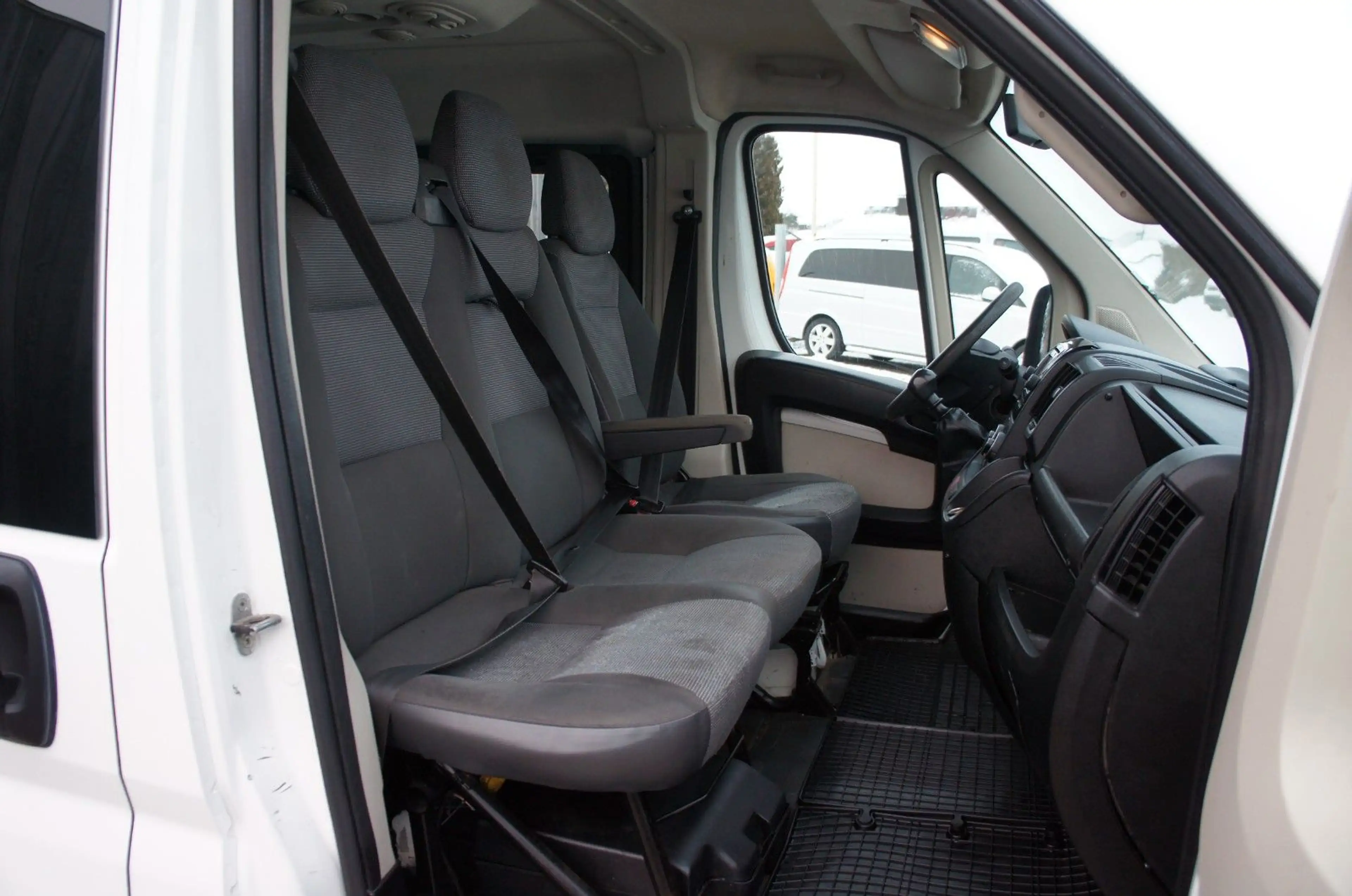 Peugeot Boxer 2.2 HDi 9-Sitzer Klima AHK L1H1 Euro5 — photo 9