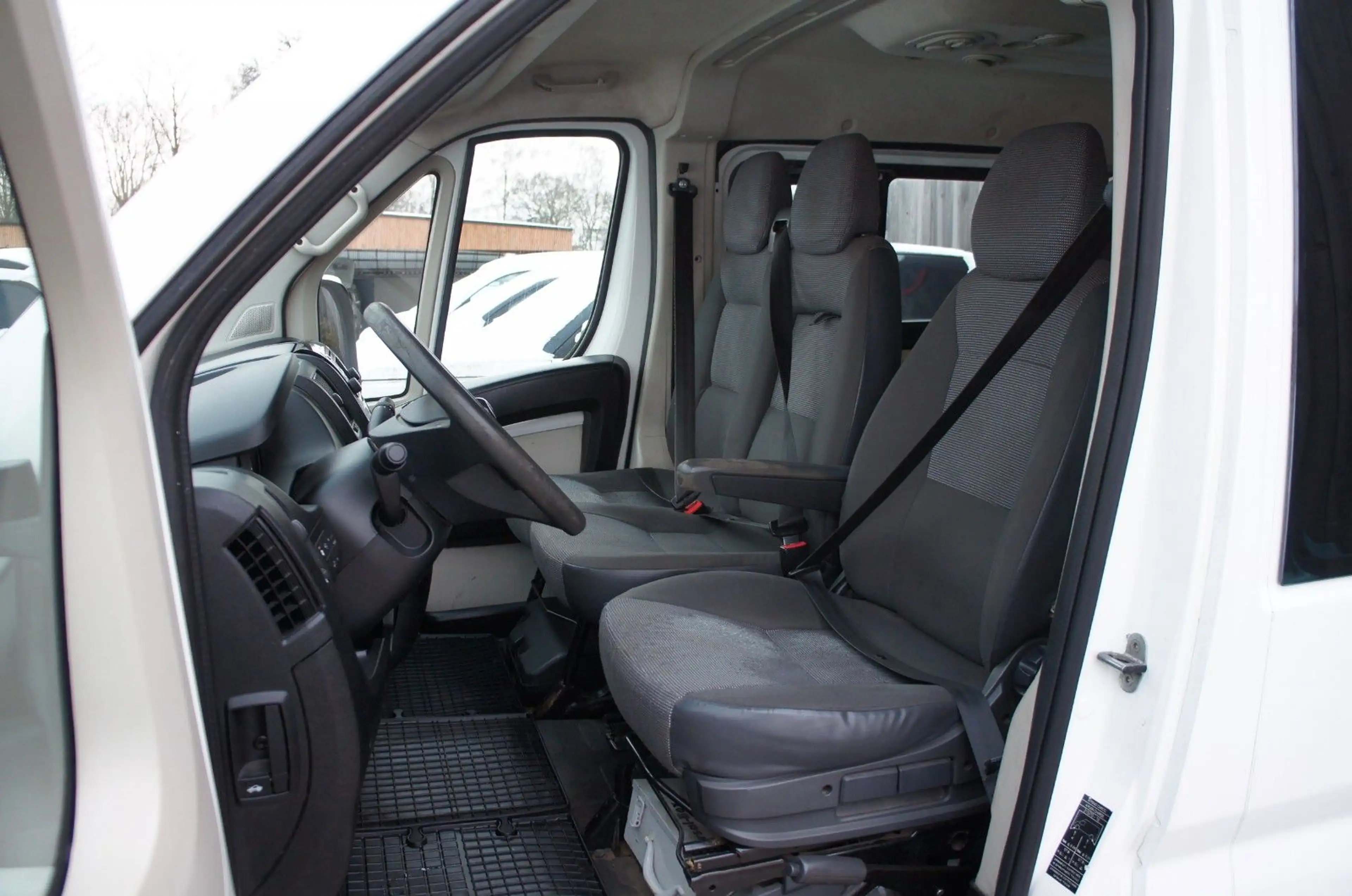 Peugeot Boxer 2.2 HDi 9-Sitzer Klima AHK L1H1 Euro5 — photo 8