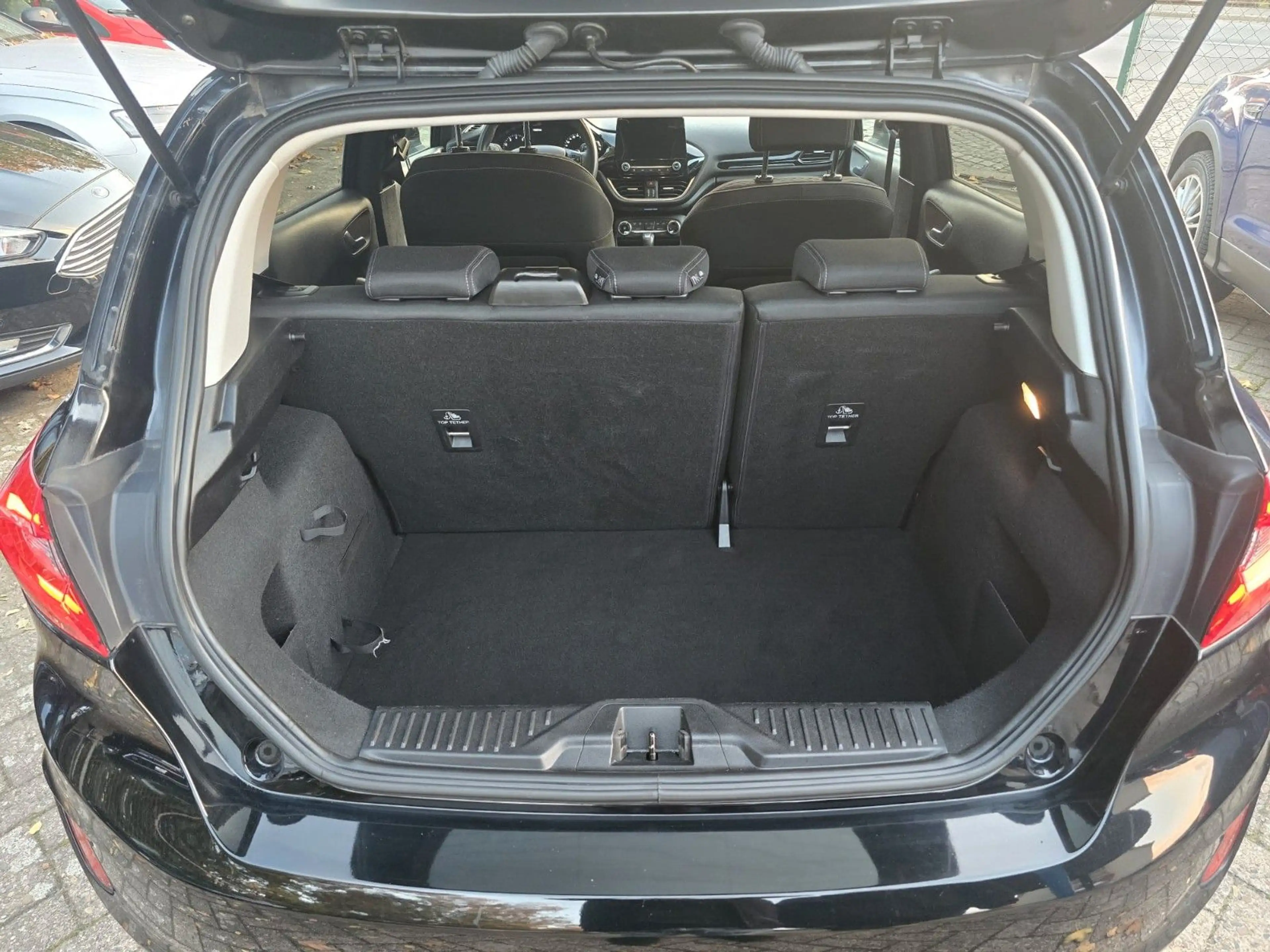 Ford Fiesta TitaniumAutomatik;TÜVNEU2.JahreGarantie — photo 8