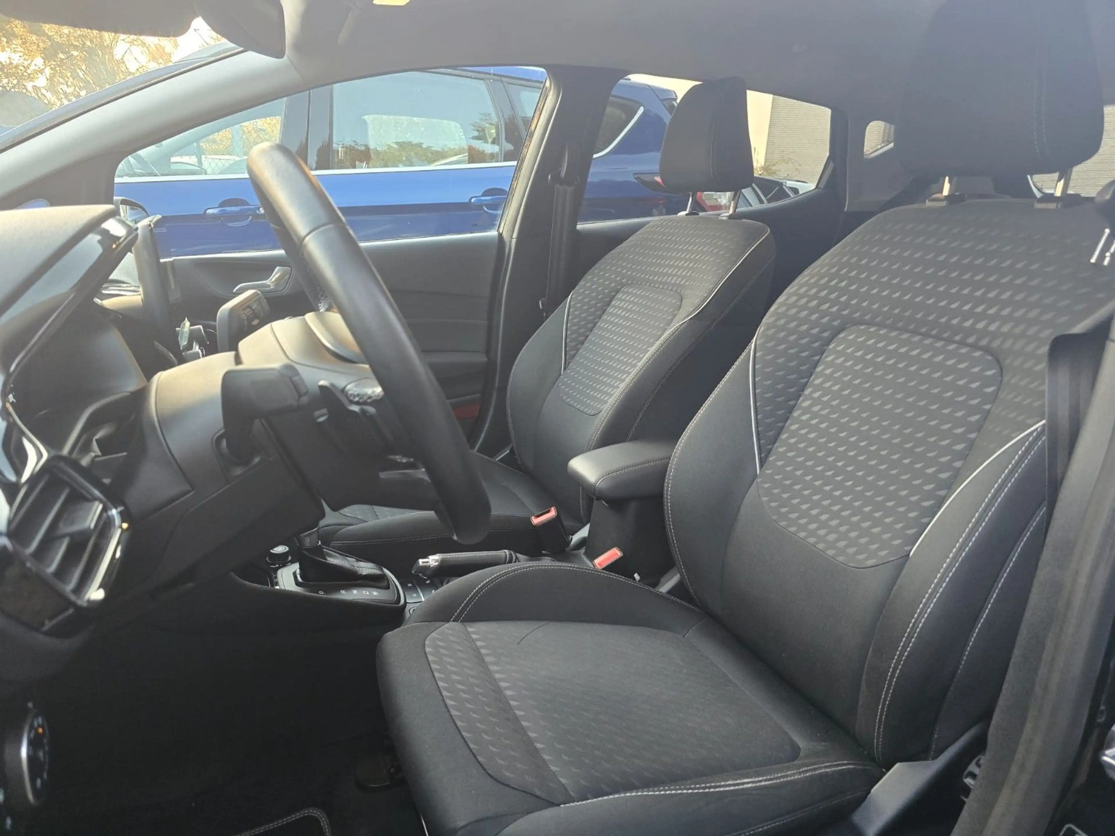 Ford Fiesta TitaniumAutomatik;TÜVNEU2.JahreGarantie — photo 10